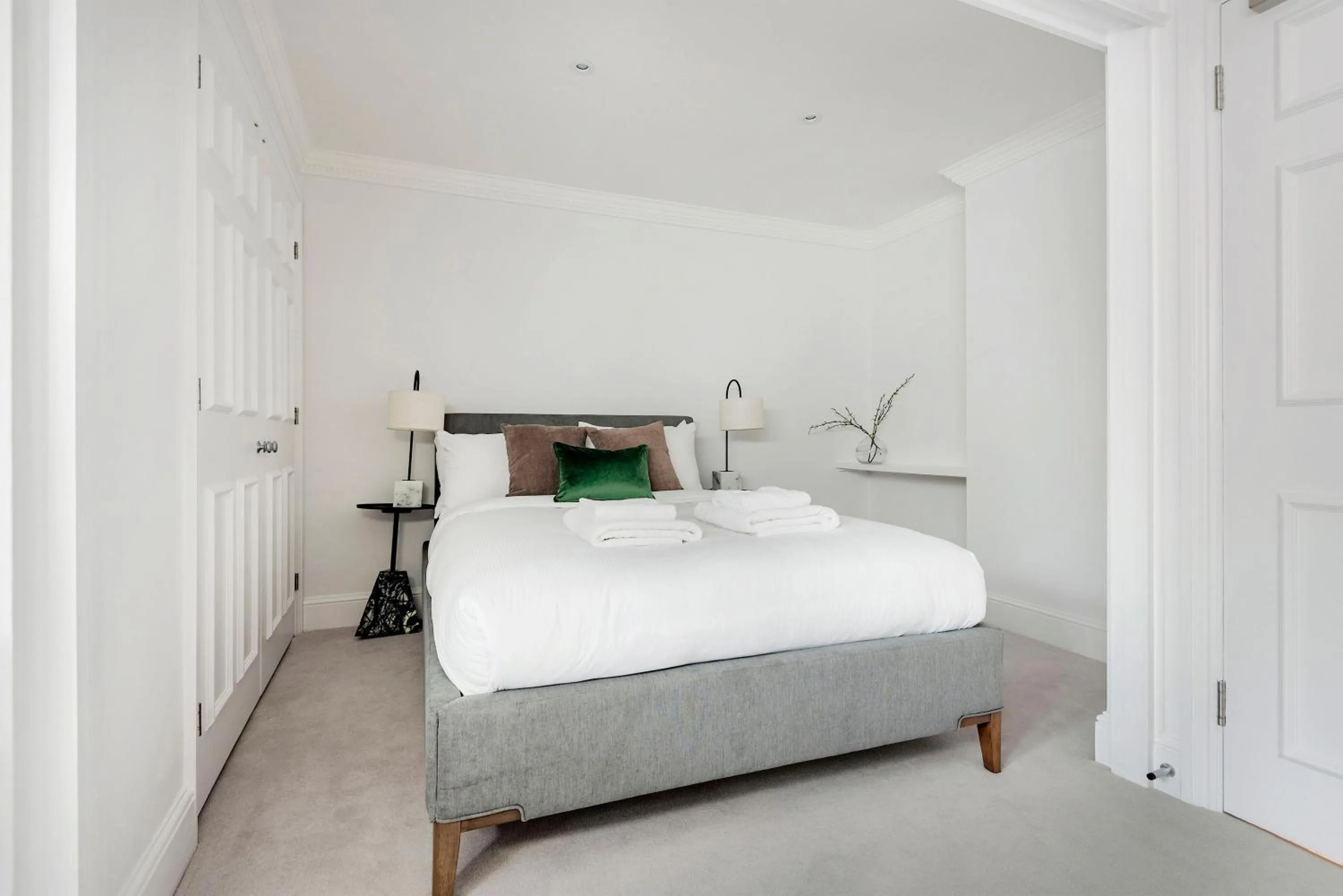 Bed in 3 Sloane Gardens