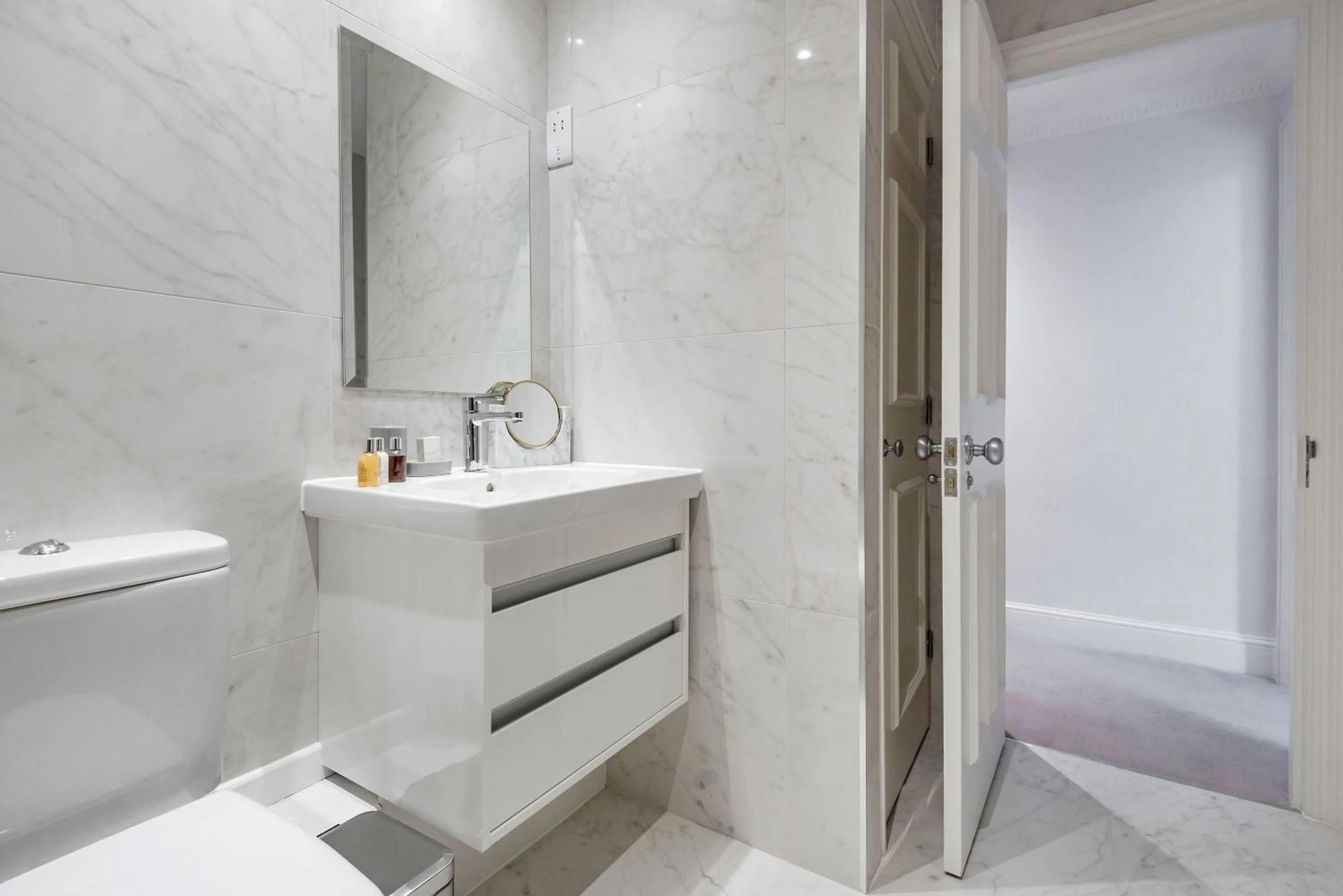 Bathroom in 3 Sloane Gardens