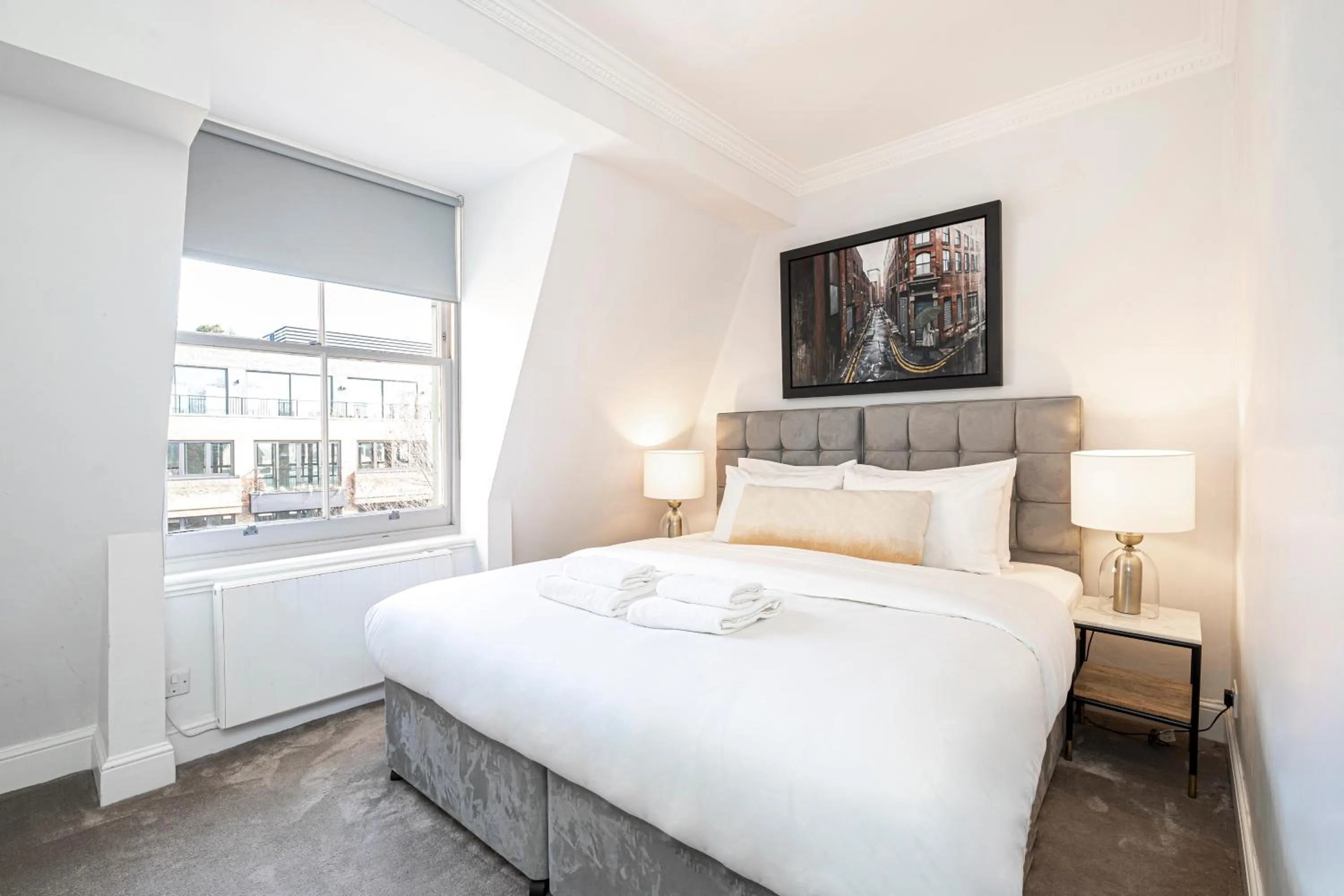 Bedroom, Bed in 3 Sloane Gardens