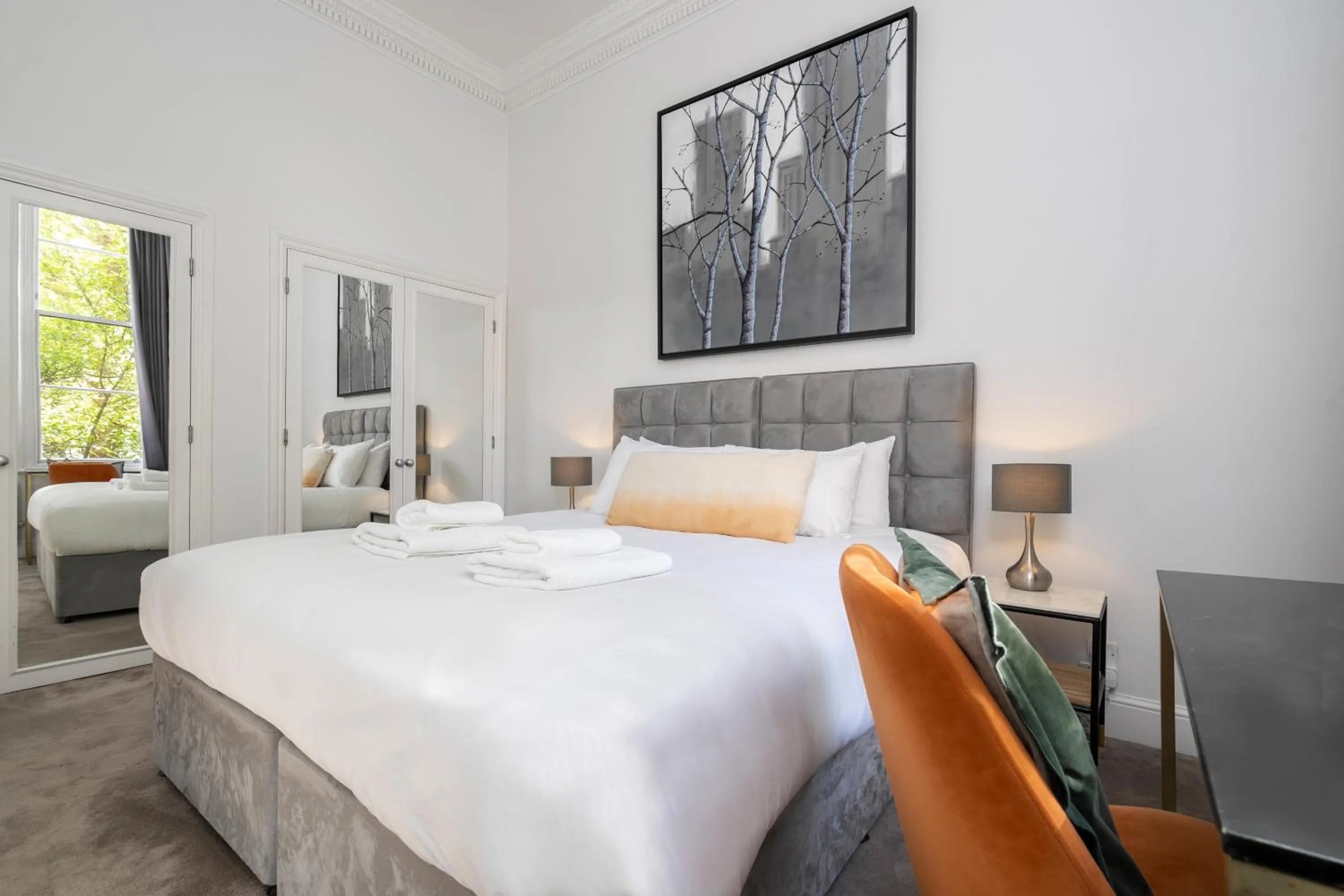 Bedroom, Bed in 3 Sloane Gardens