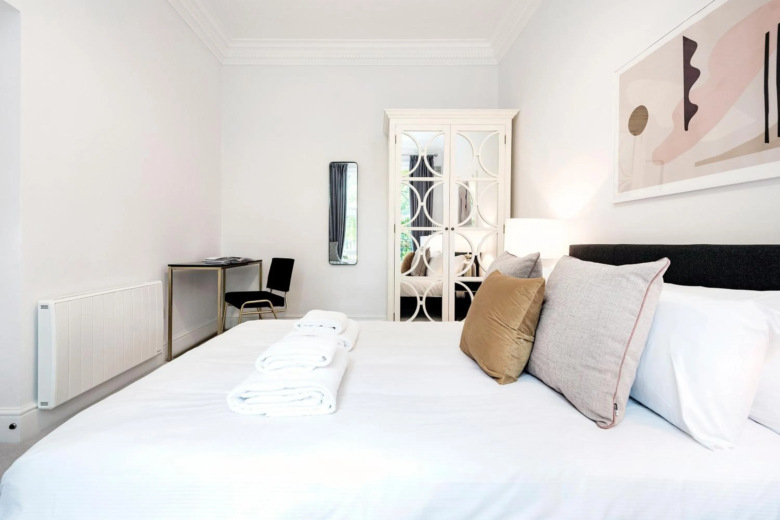 Bed in 3 Sloane Gardens