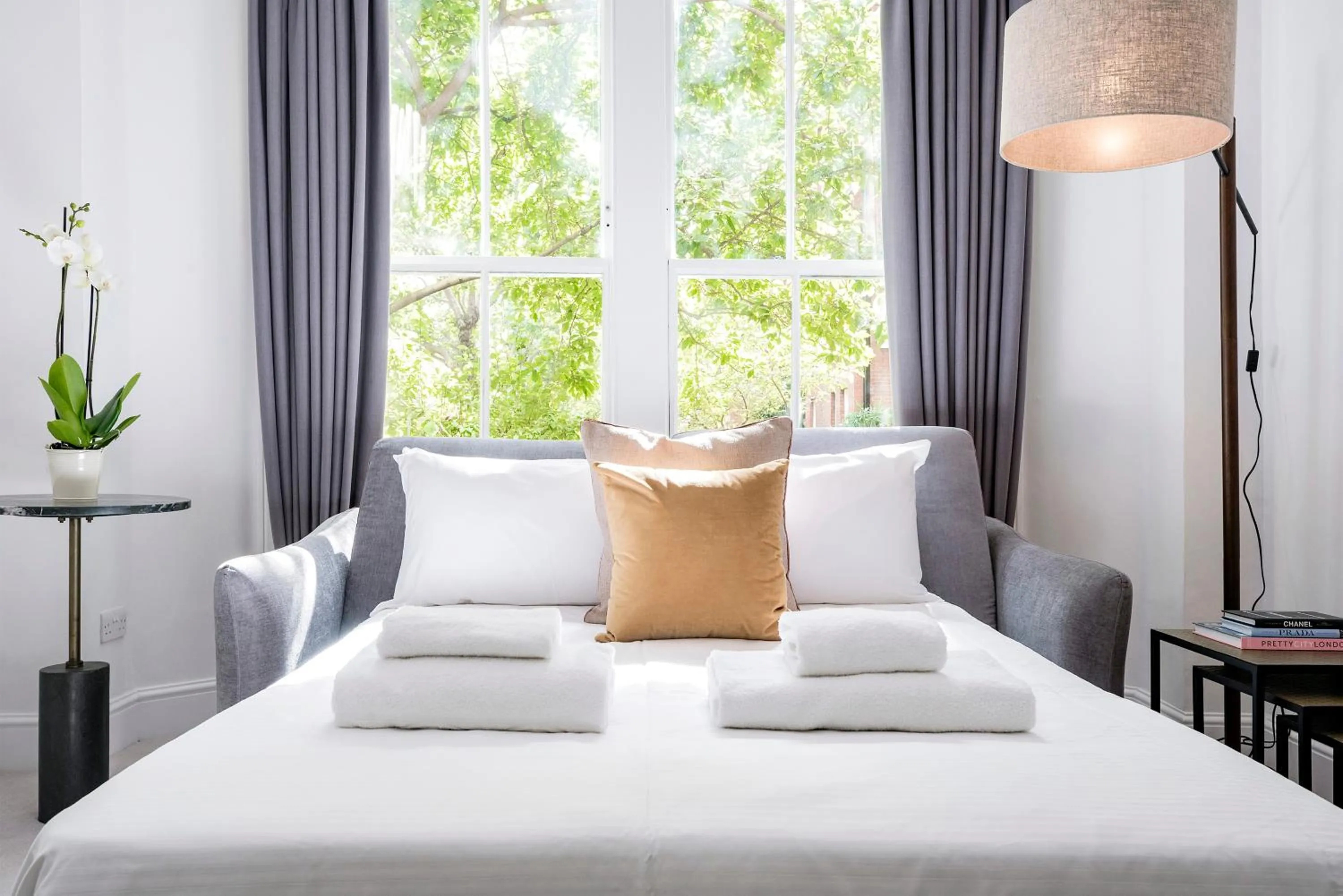 Bed in 3 Sloane Gardens