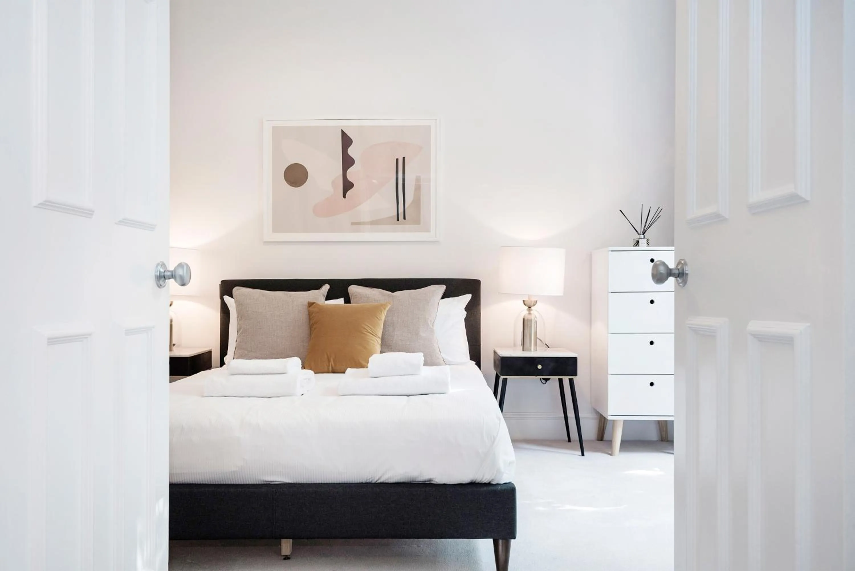 Bed in 3 Sloane Gardens