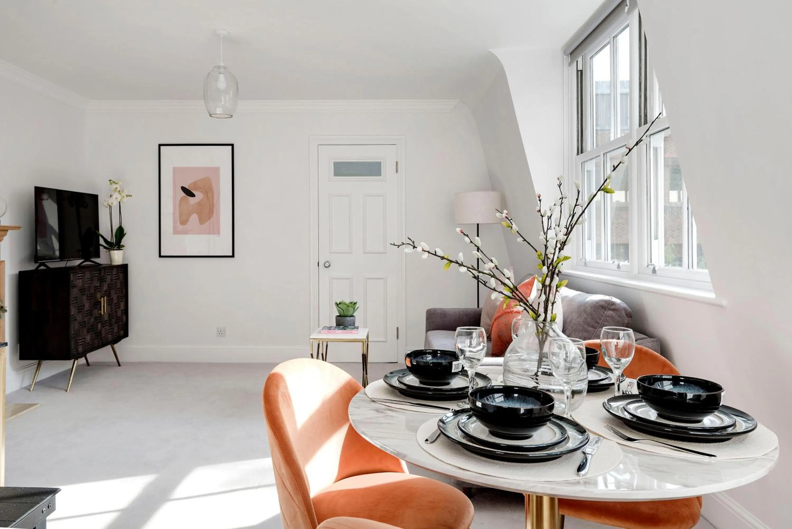 Dining area in 3 Sloane Gardens