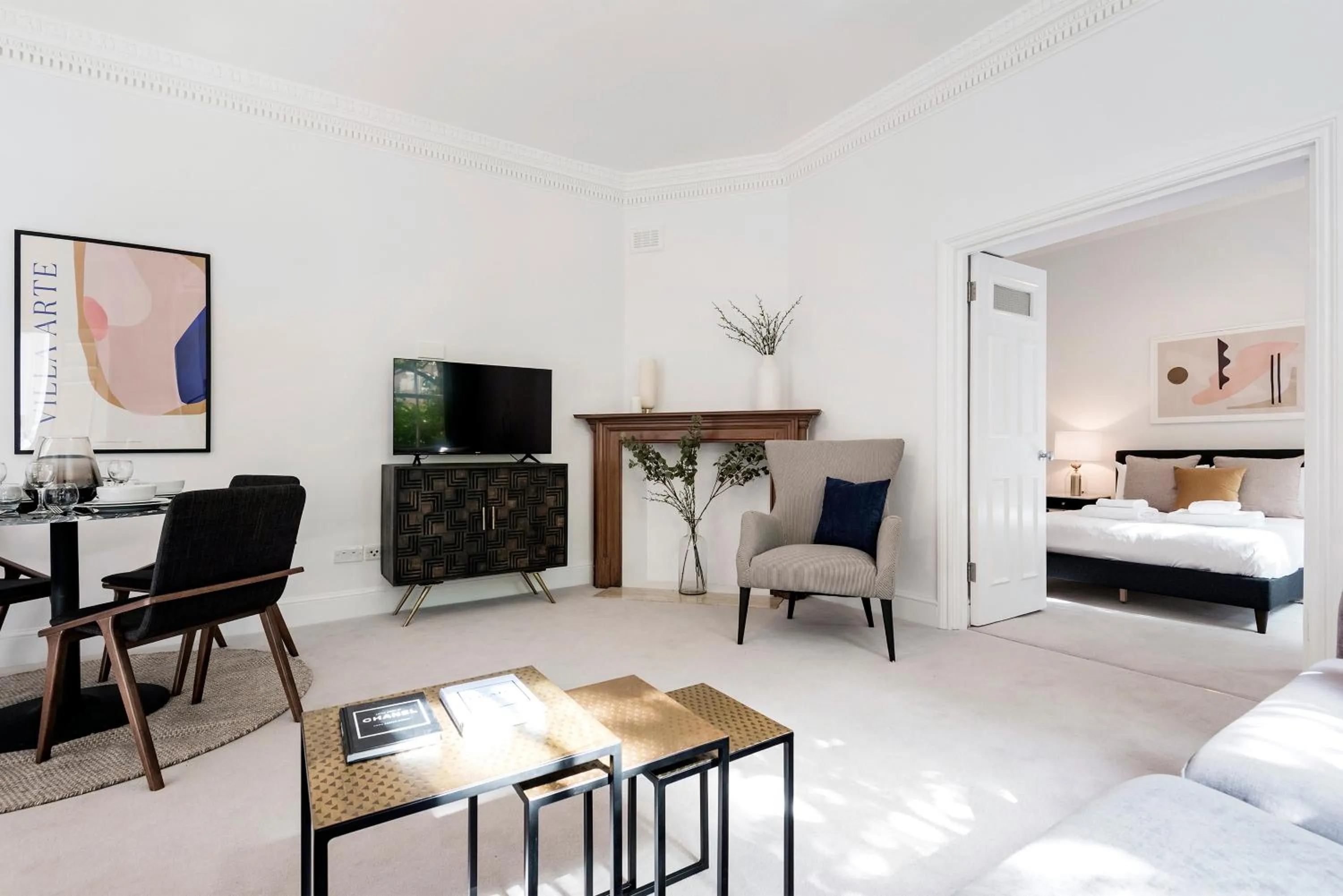 Living room, Bed in 3 Sloane Gardens