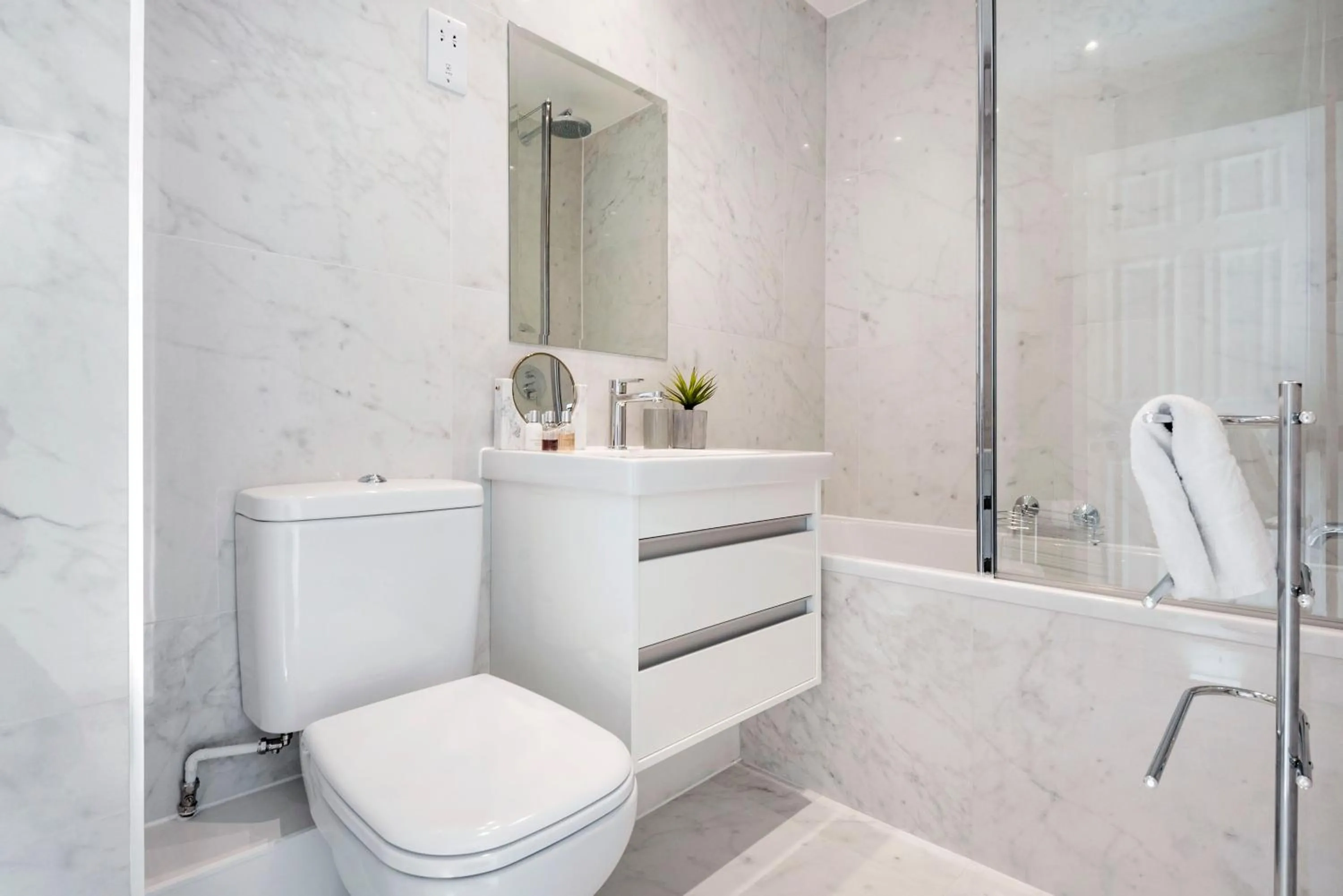 Bathroom in 3 Sloane Gardens