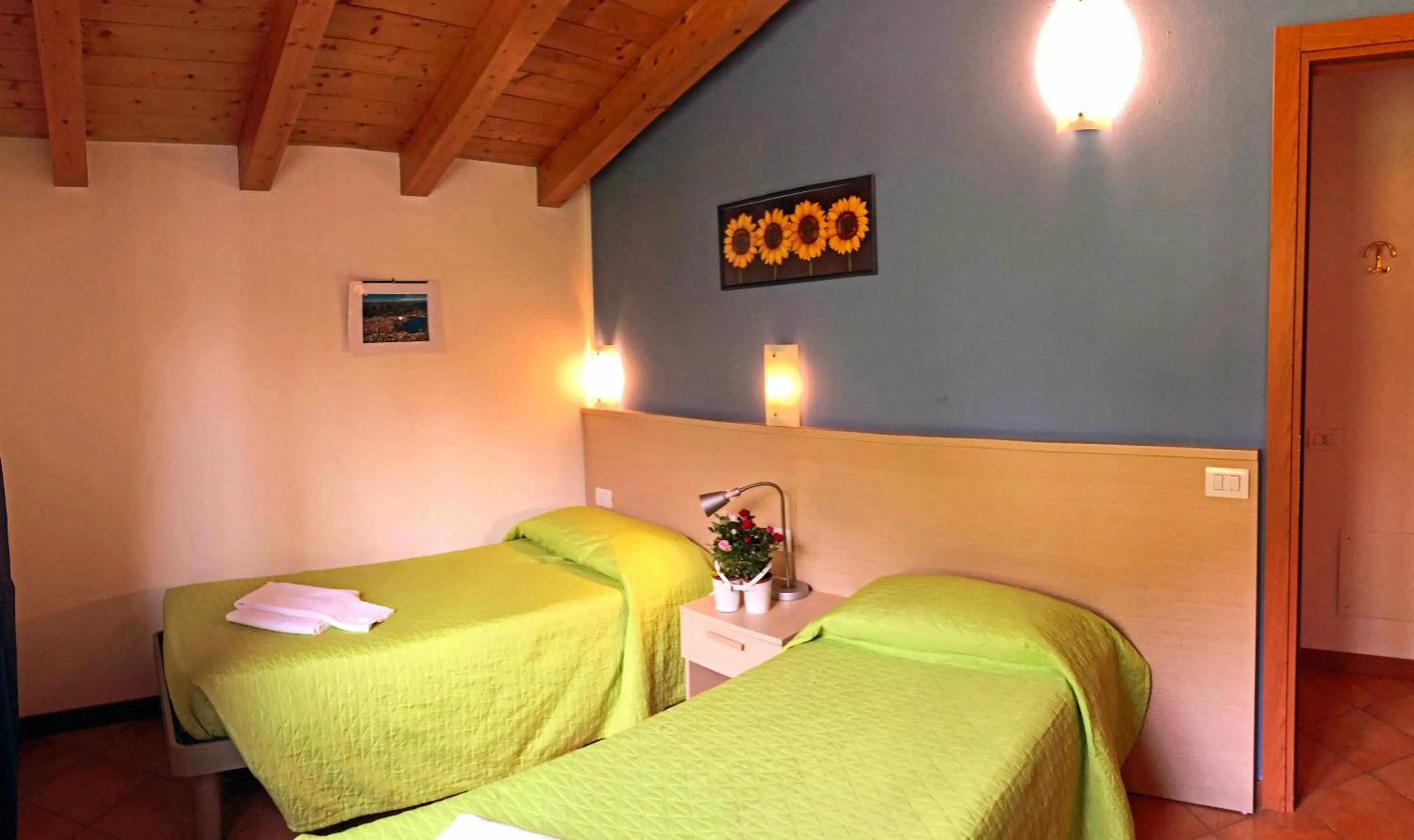 Photo of the whole room, Bed in Residence La Collina