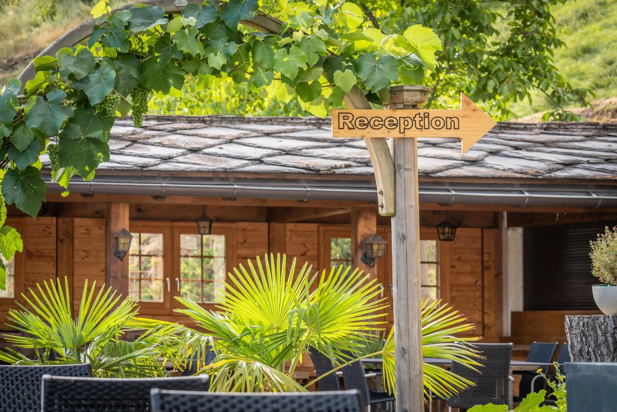 Facade/entrance in VISP erblick H O T E L AUSSERBERG Early & Late Check-in