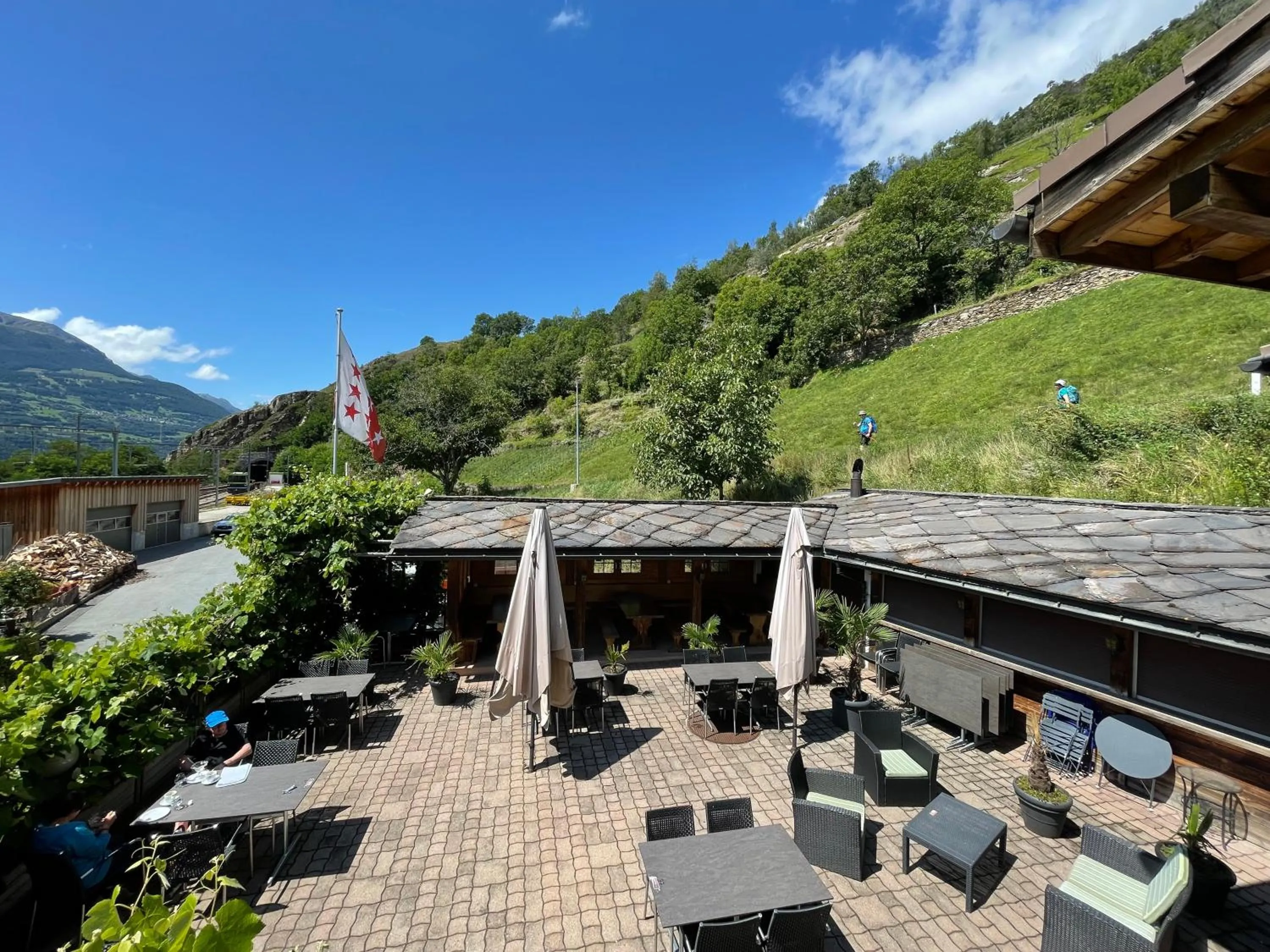 Garden in VISP erblick H O T E L AUSSERBERG Early & Late Check-in