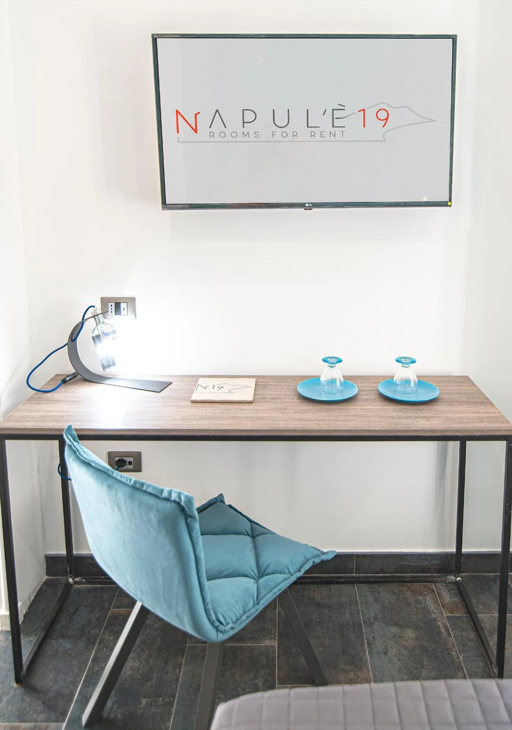 Decorative detail in Napul'è 19