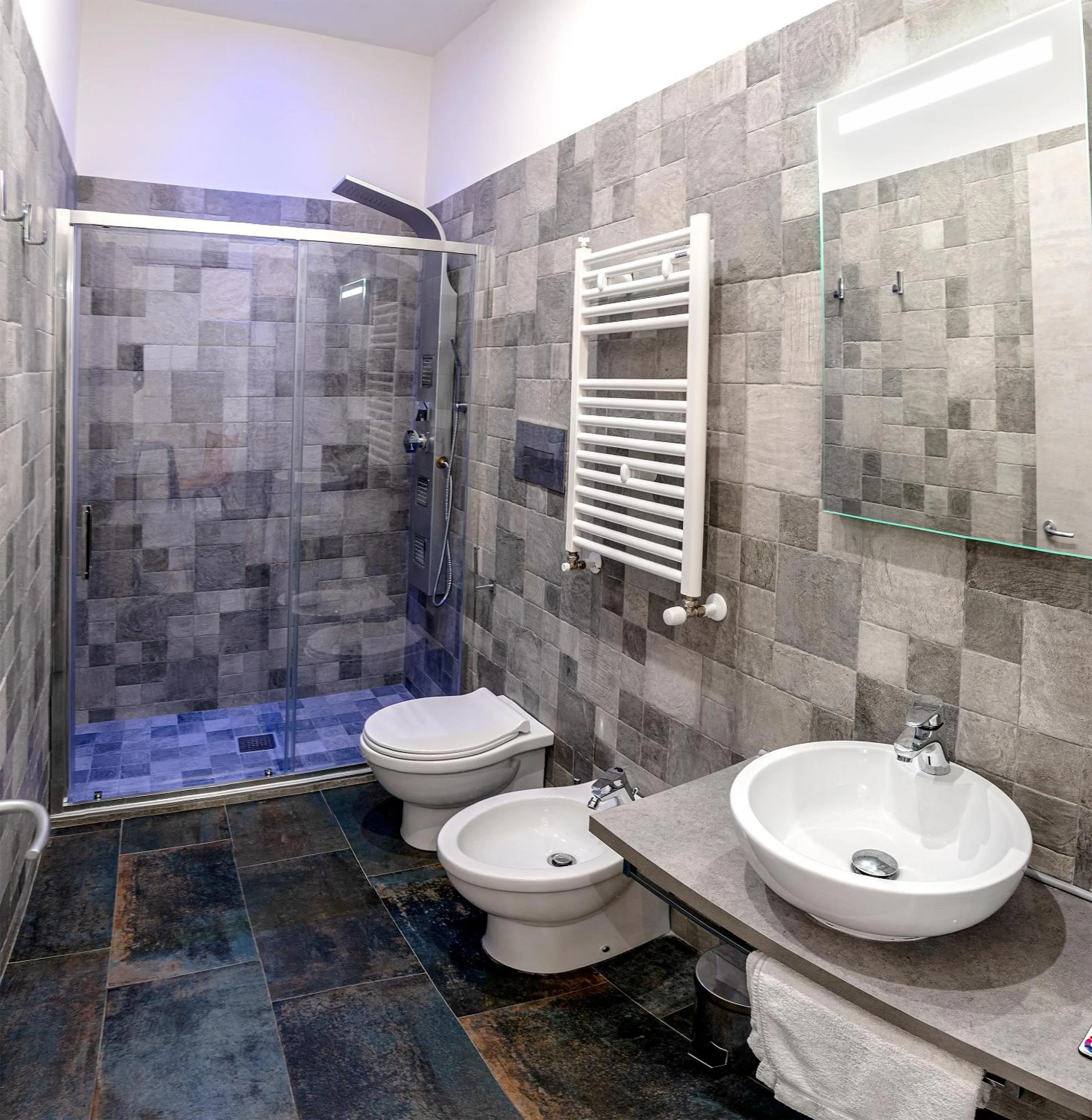 Shower in Napul'è 19