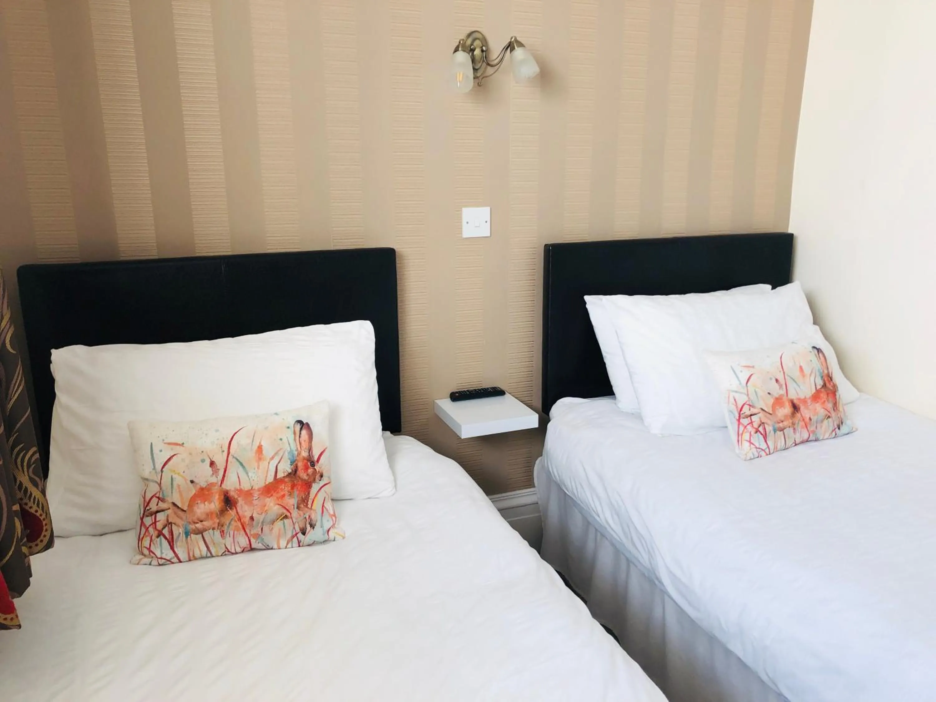 Bed in The Aberdeen Arms Hotel