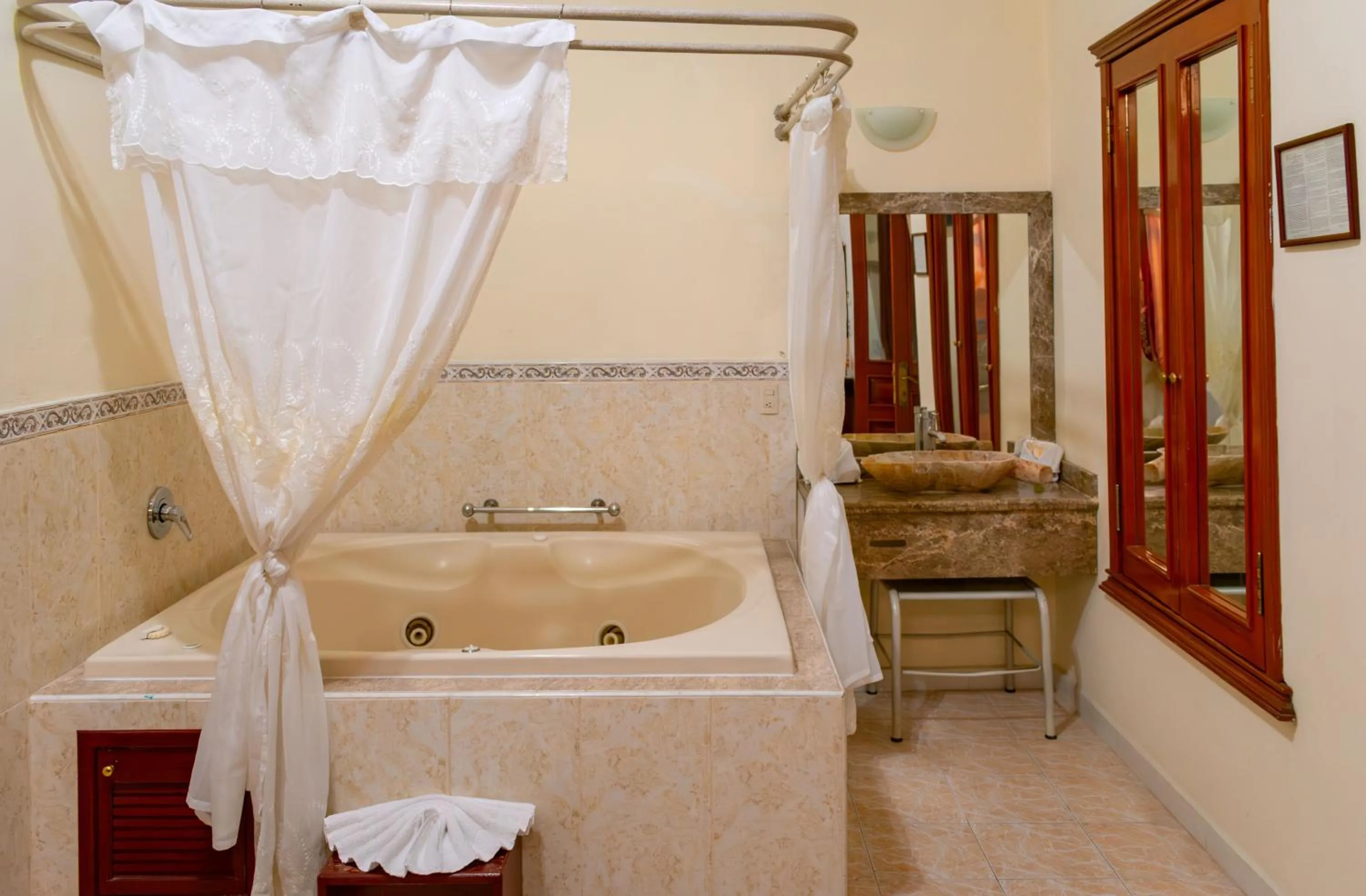 Hot Tub in HOTEL CASONA MISIONES