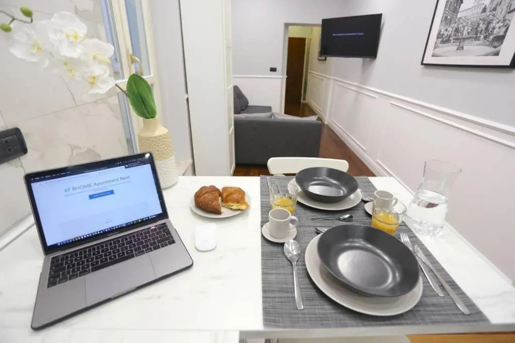 Dining area in ATRHOME Frattina Luxury