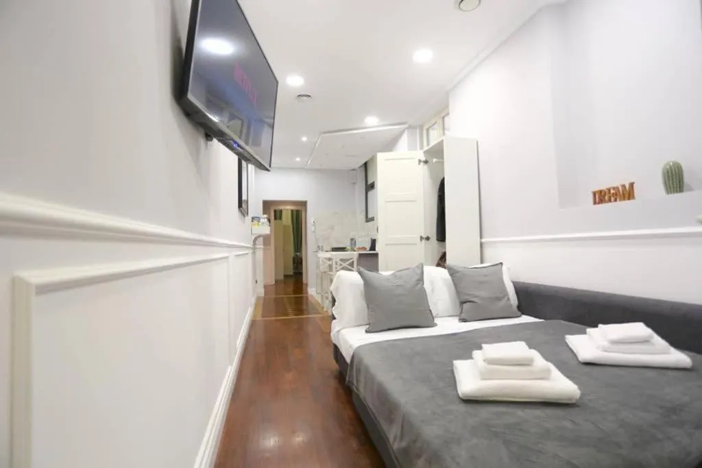 TV and multimedia, Bed in ATRHOME Frattina Luxury