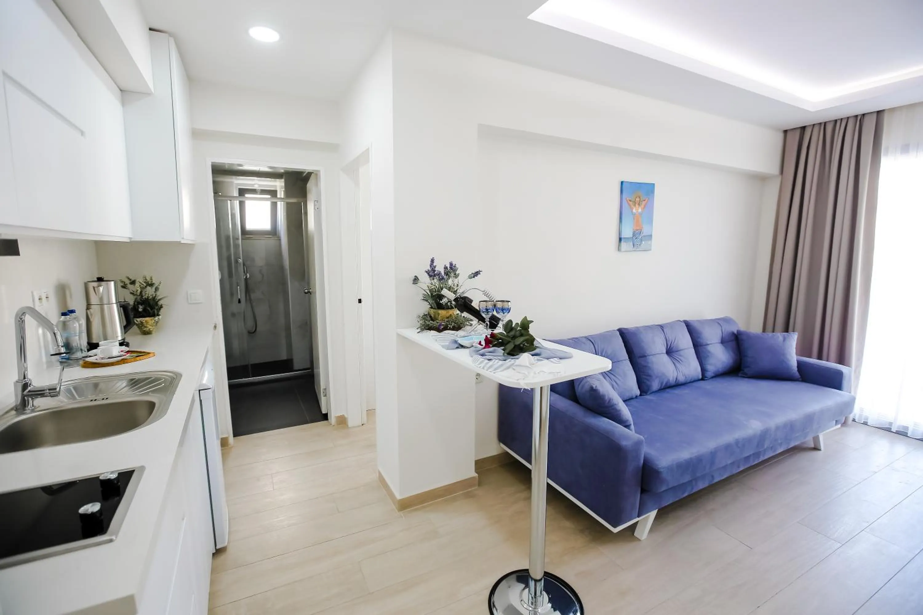 kitchen in Princess Kinli Suites Hotel