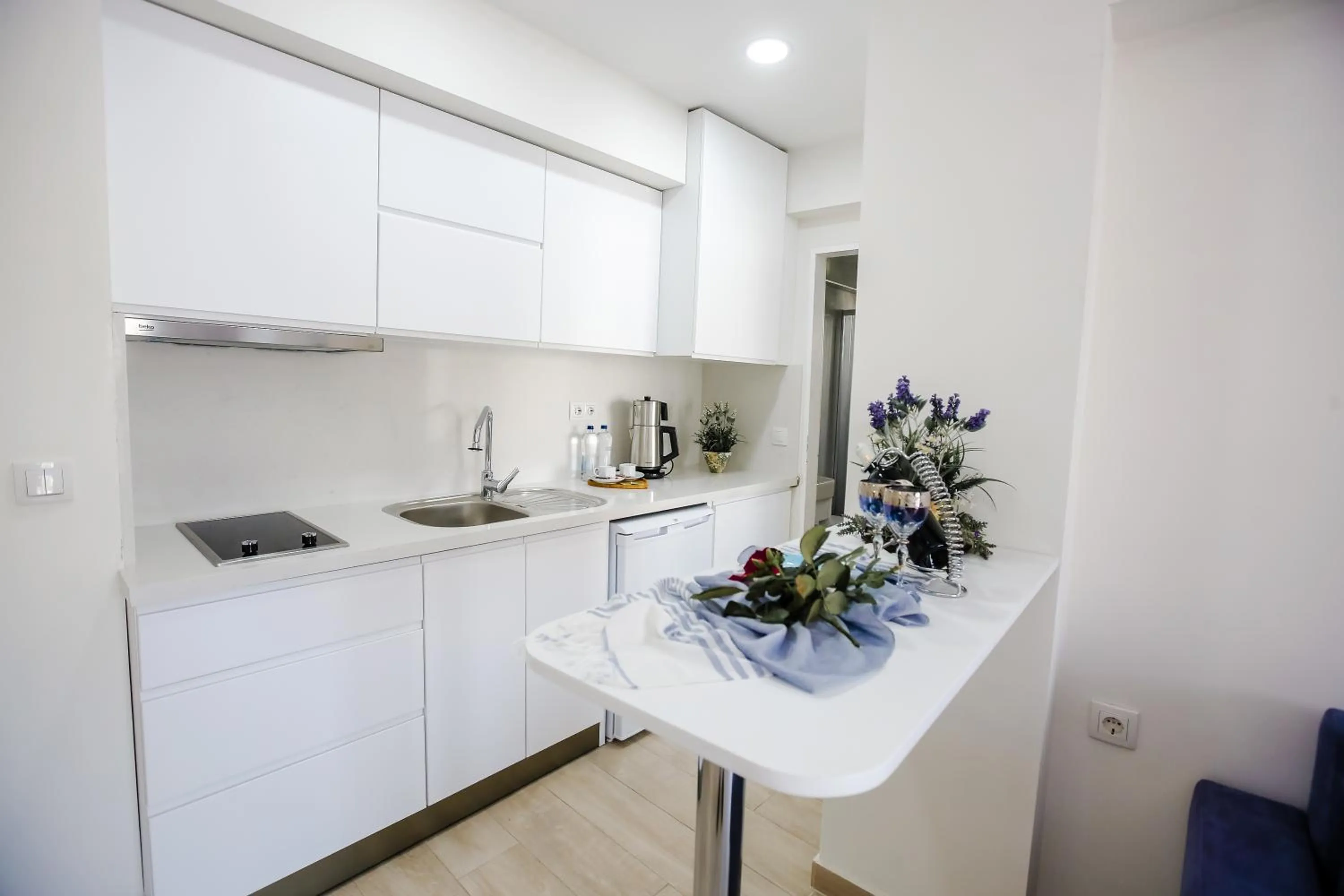 kitchen in Princess Kinli Suites Hotel