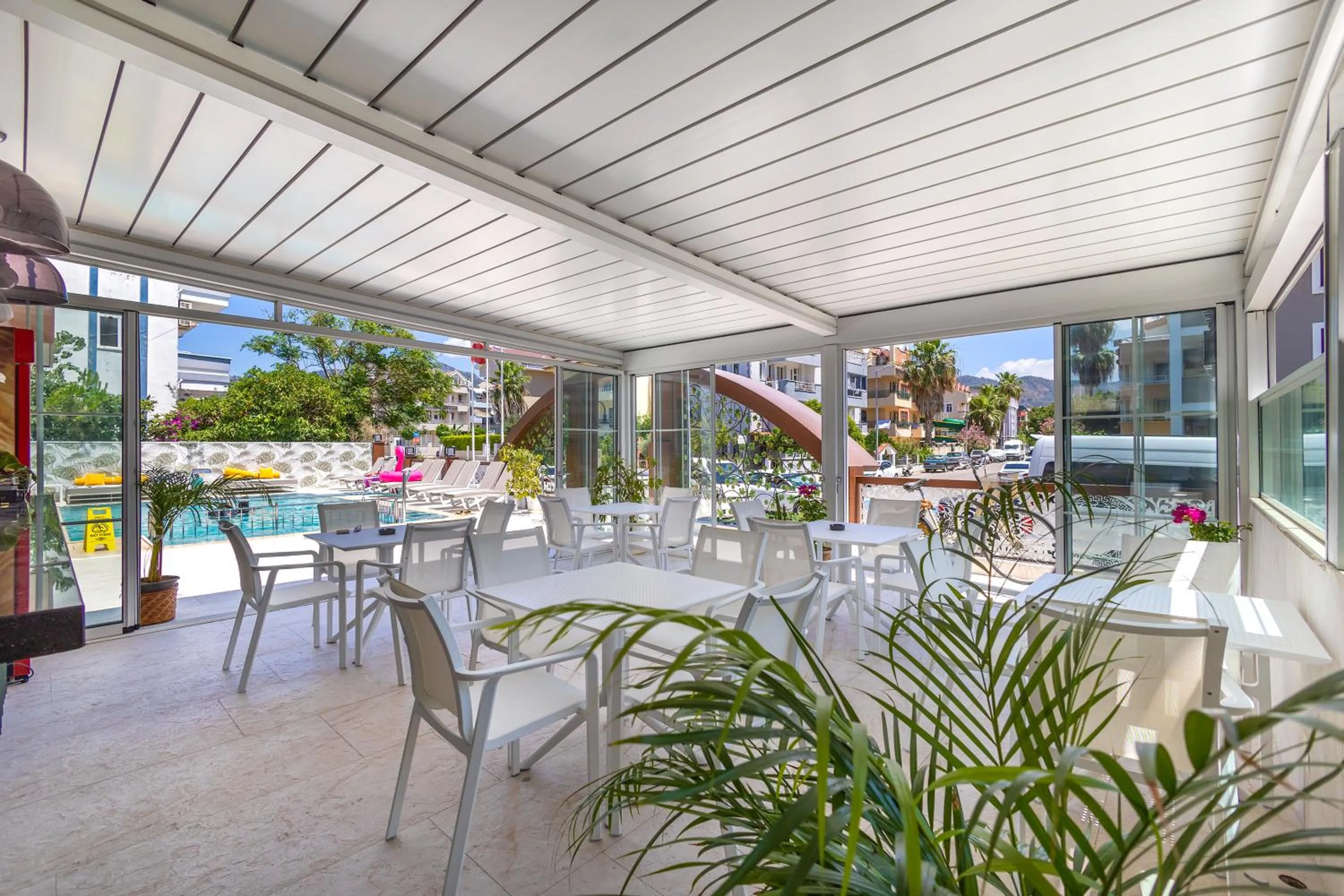 Restaurant/places to eat in Princess Kinli Suites Hotel