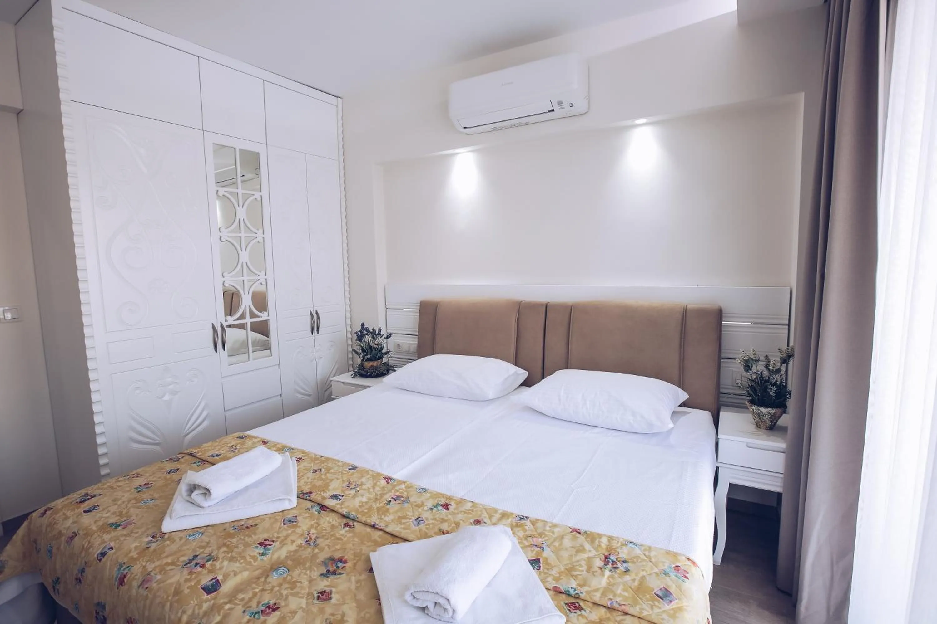 Bedroom, Bed in Princess Kinli Suites Hotel