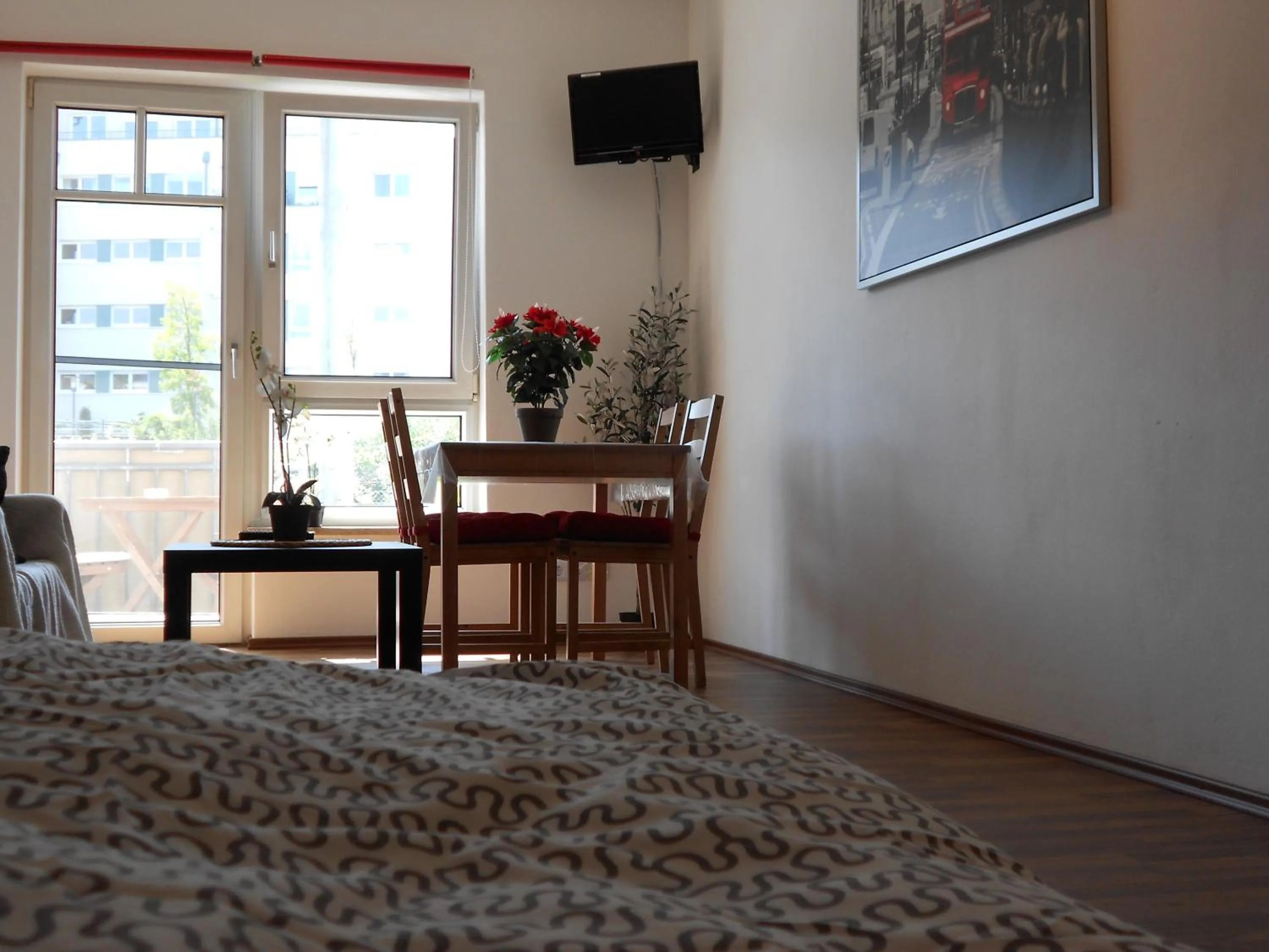 Dining area, Bed in Apartment Beethoven