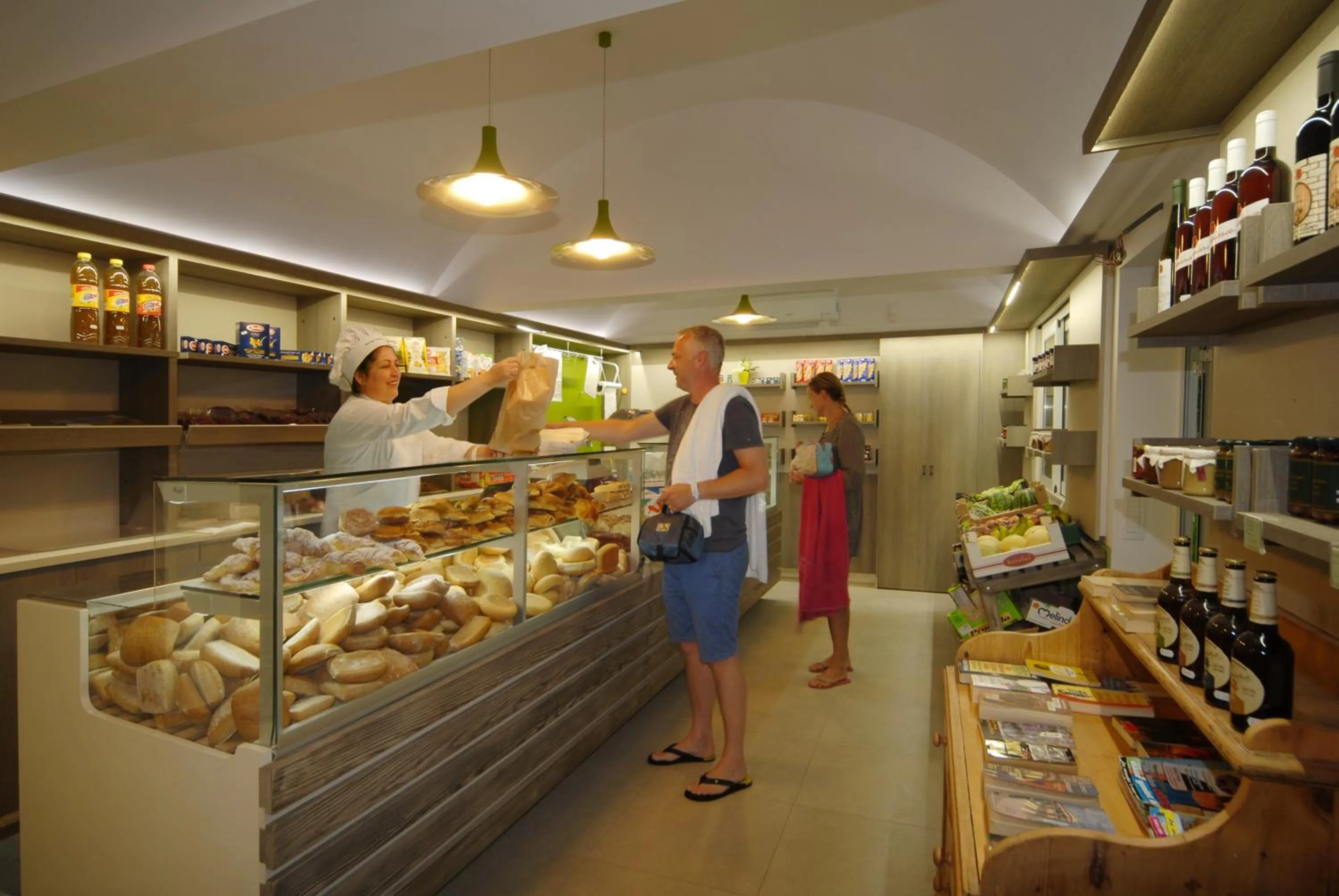 On-site shops in Delle Rose Camping & Glamping Village