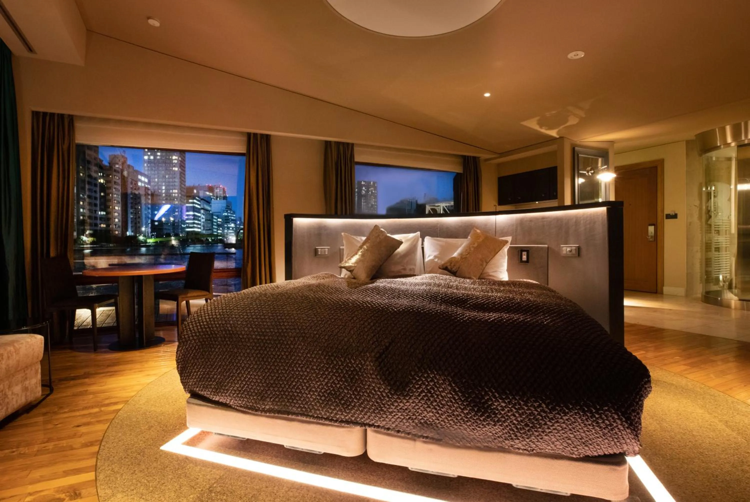 Bed in PETALS TOKYO - Floating Hotel