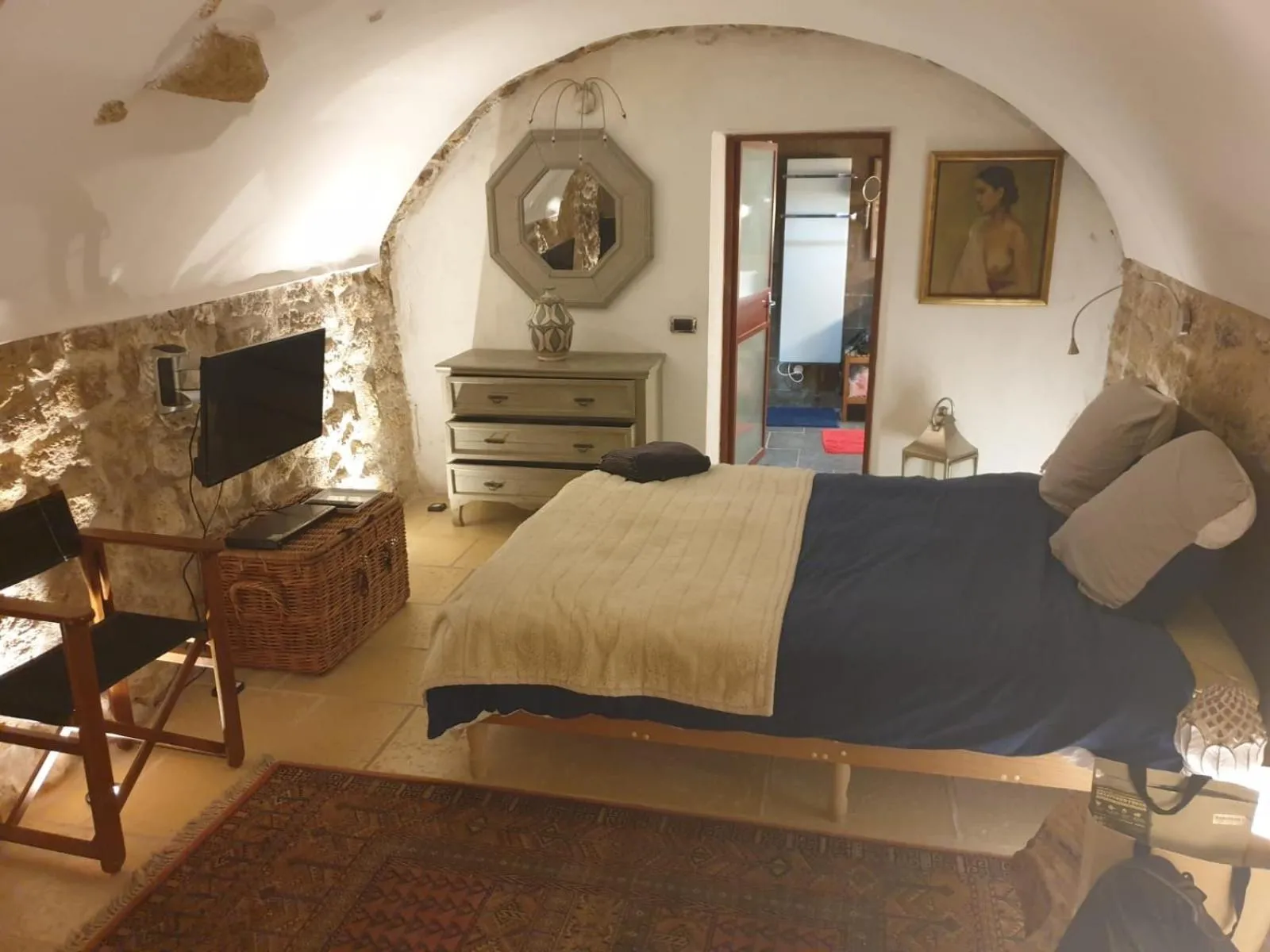 la villageoise, chambre troglodyte pitoresque au cœur du village