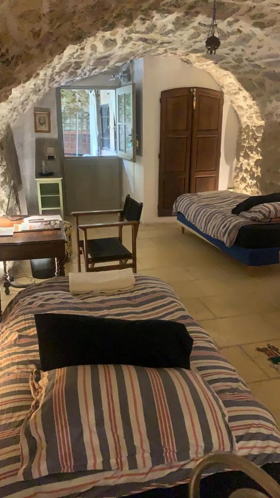 la villageoise, chambre troglodyte pitoresque au cœur du village
