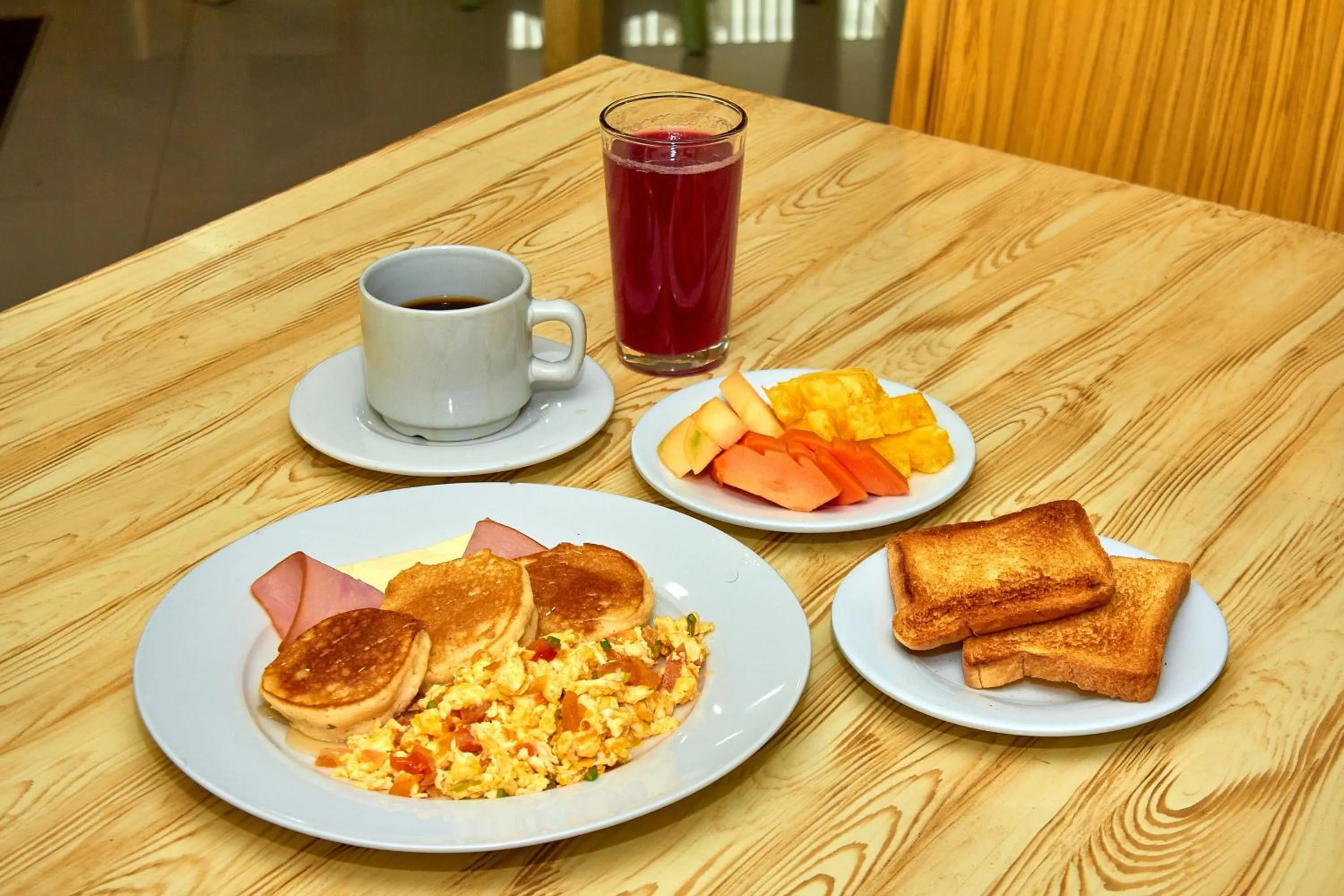 Breakfast in Hotel Torre del Prado