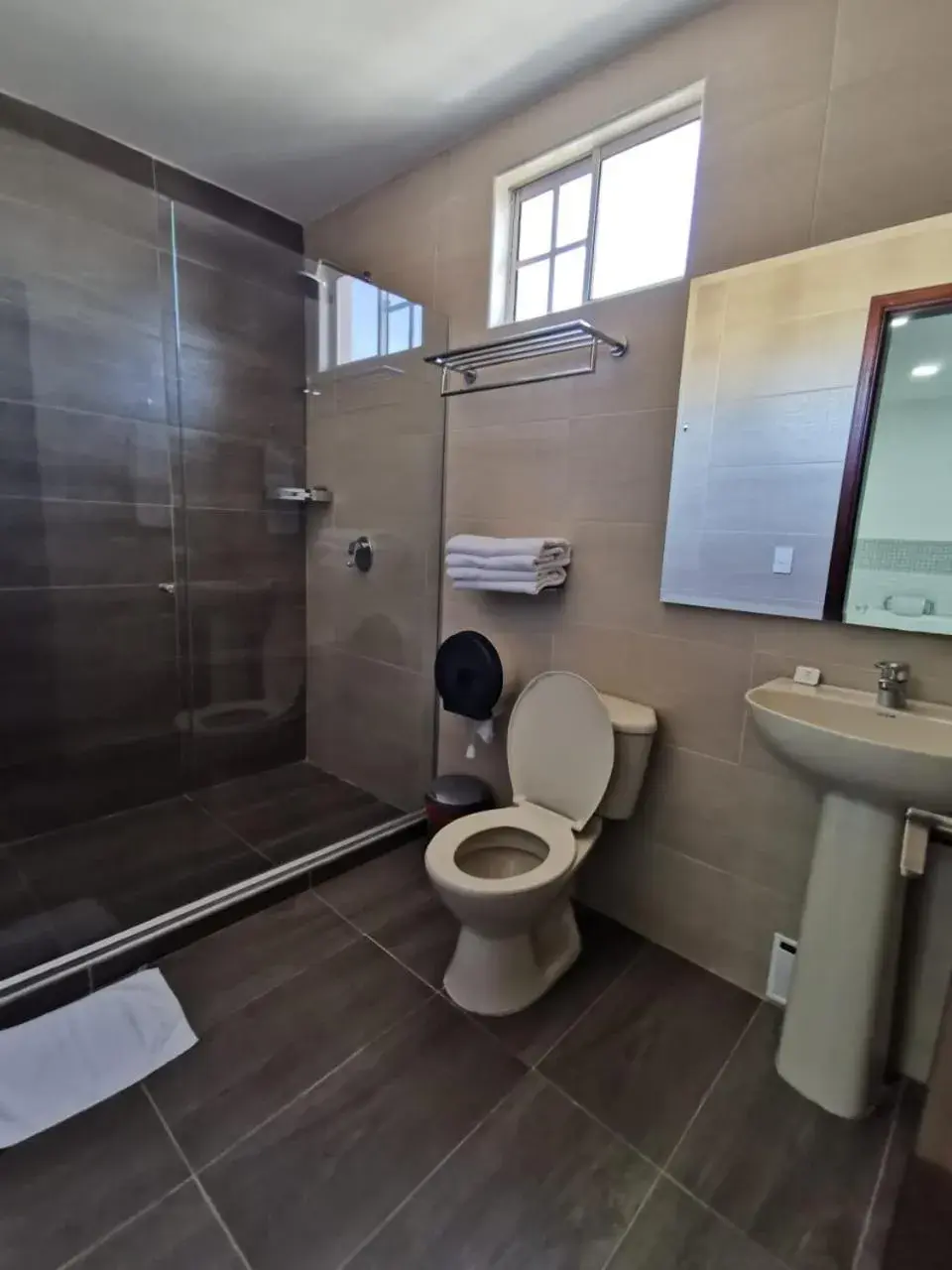 Bathroom in Hotel Torre del Prado Bathroom in Hotel Torre del Prado