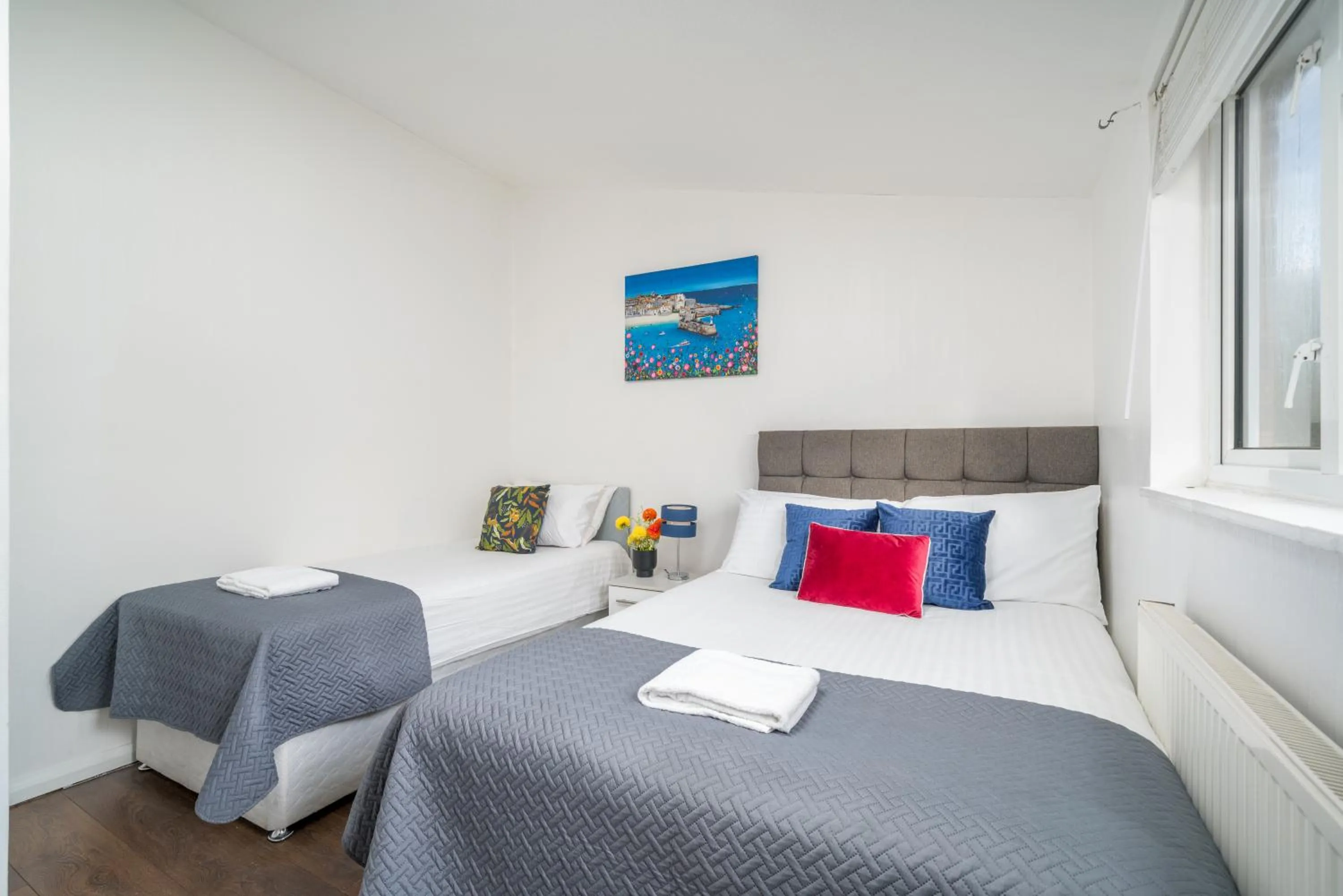 Bedroom, Bed in Skyvillion-STEVENAGE Amazing 3Bed House, Garden, Free Off Street Parking for 2 Cars, WiFi