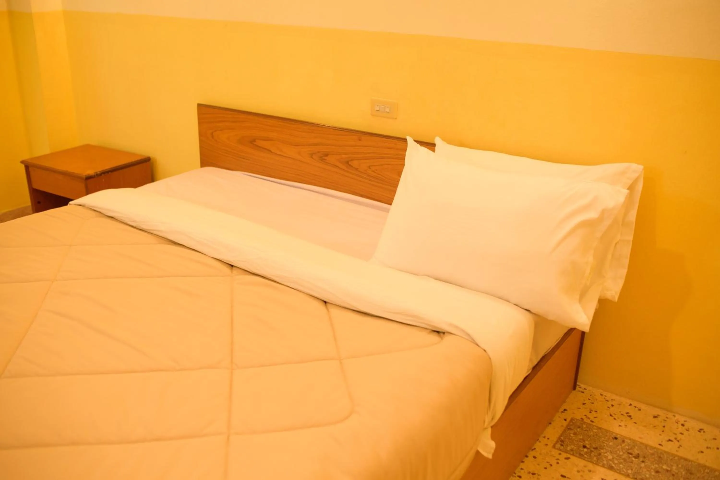 Bedroom, Bed in Kim Jek Cin 2 Hotel - โรงแรมกิมเจ็กซิน2