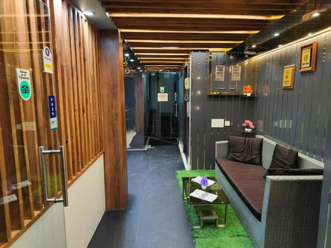 Lobby or reception in The Avenue Hotel Ballygunge