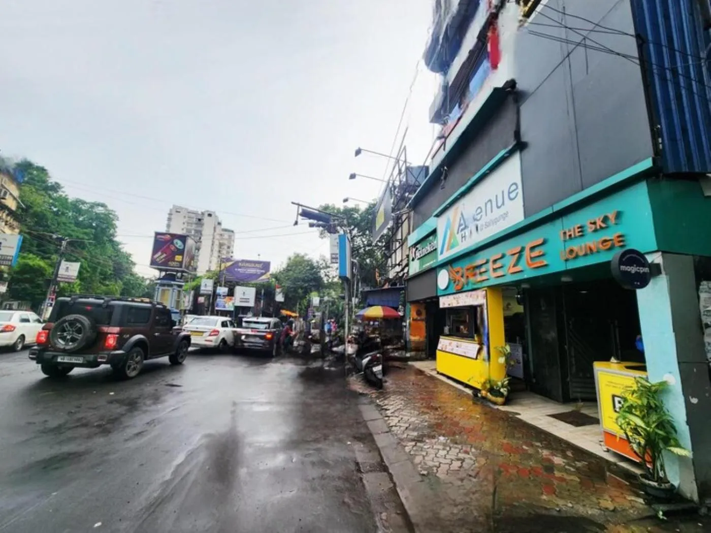 Property building in The Avenue Hotel Ballygunge