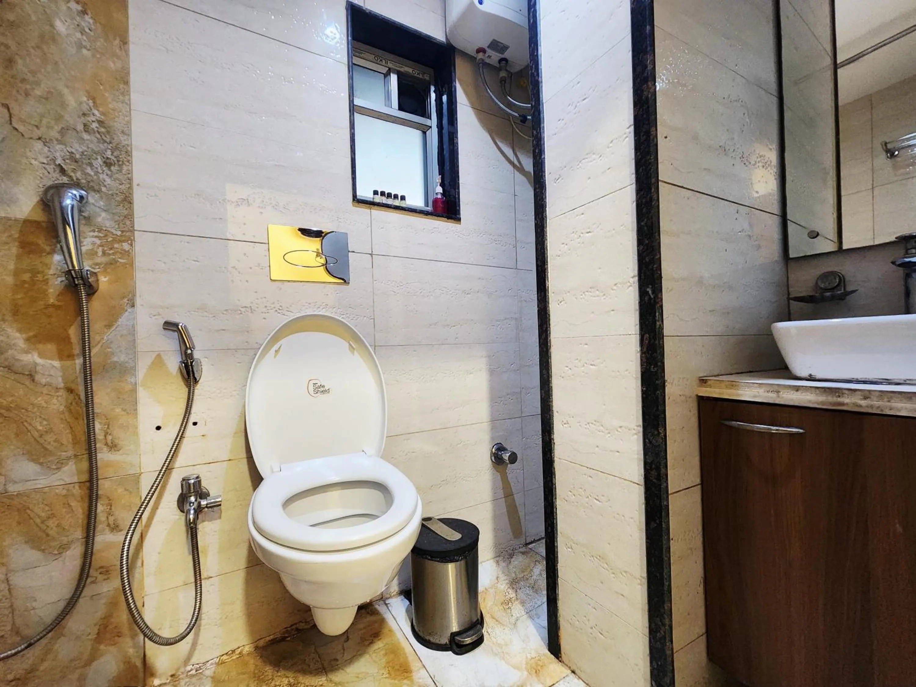 Bathroom in The Avenue Hotel Ballygunge