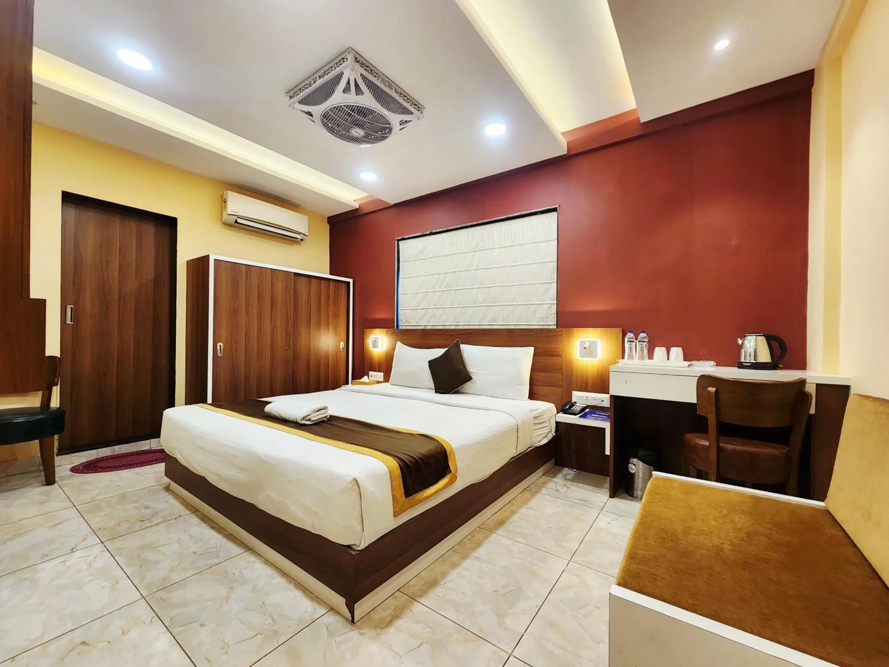 Bed in The Avenue Hotel Ballygunge
