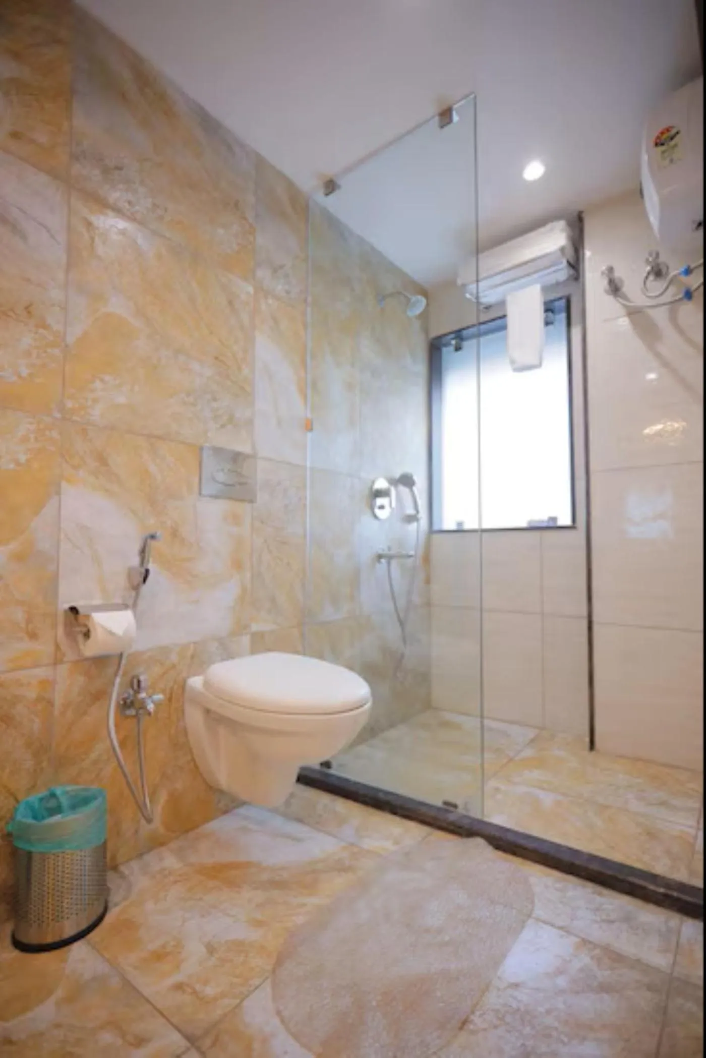 Toilet in The Avenue Hotel Ballygunge