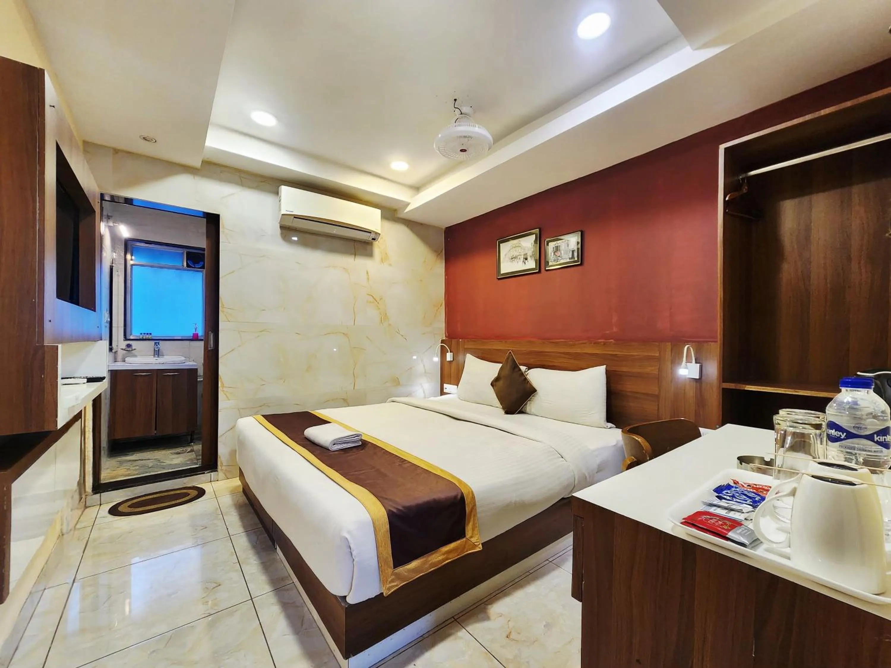 Bed in The Avenue Hotel Ballygunge
