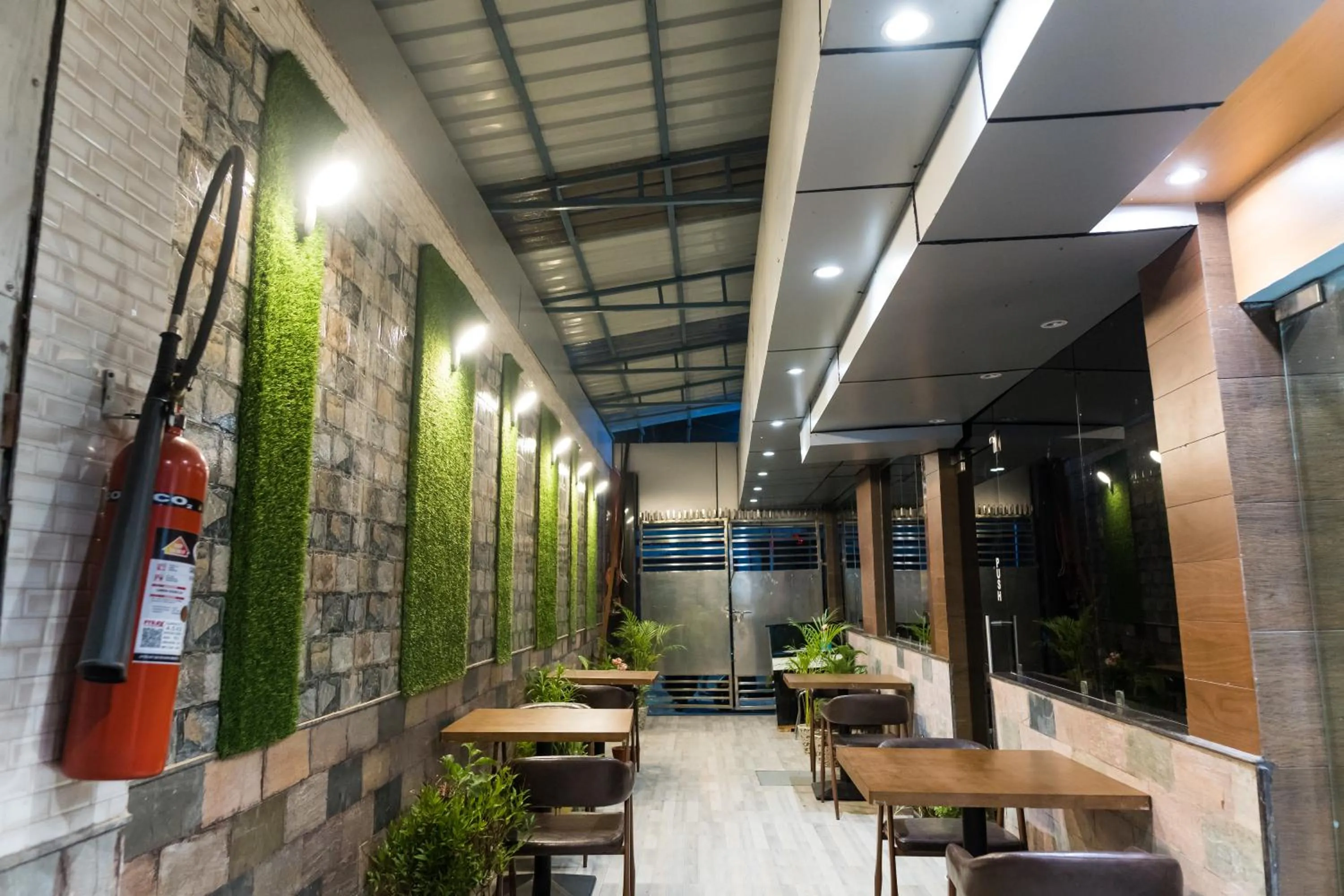 Restaurant/places to eat in The Avenue Hotel Ballygunge