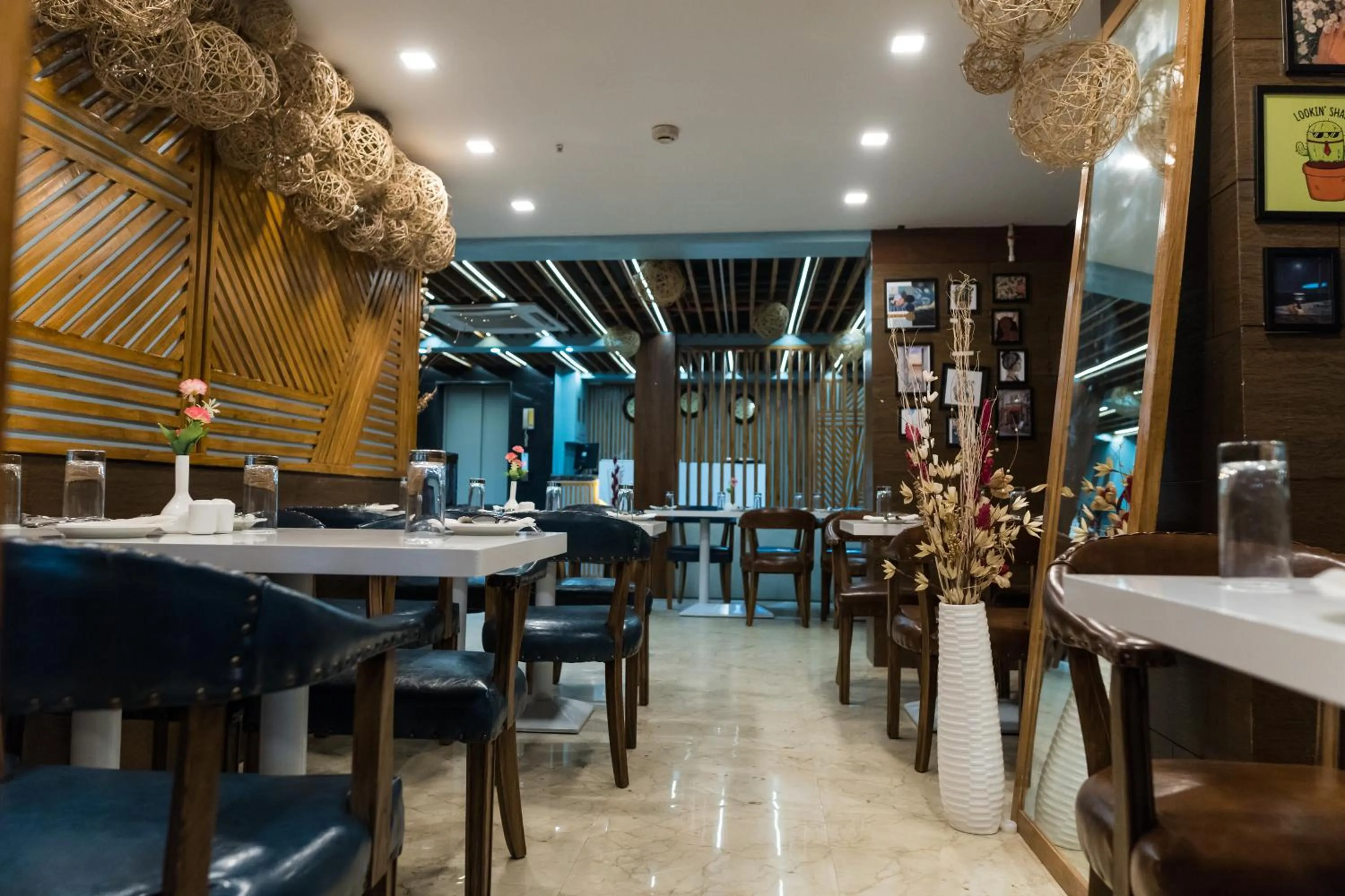 Restaurant/places to eat in The Avenue Hotel Ballygunge