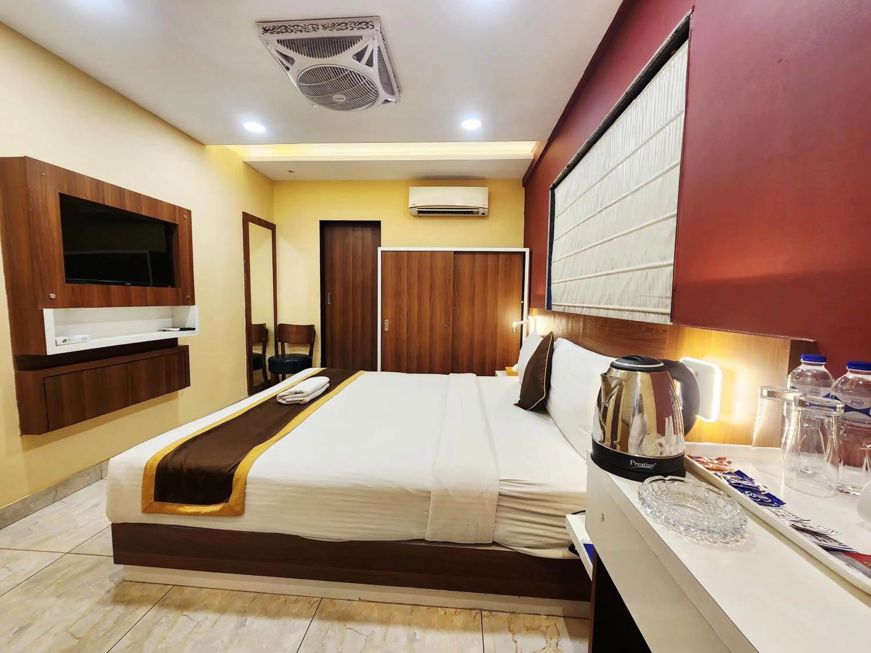 Bed in The Avenue Hotel Ballygunge