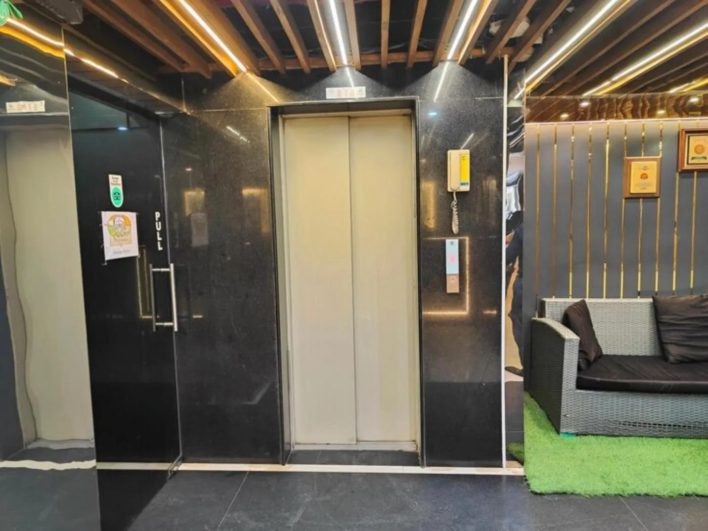 elevator in The Avenue Hotel Ballygunge