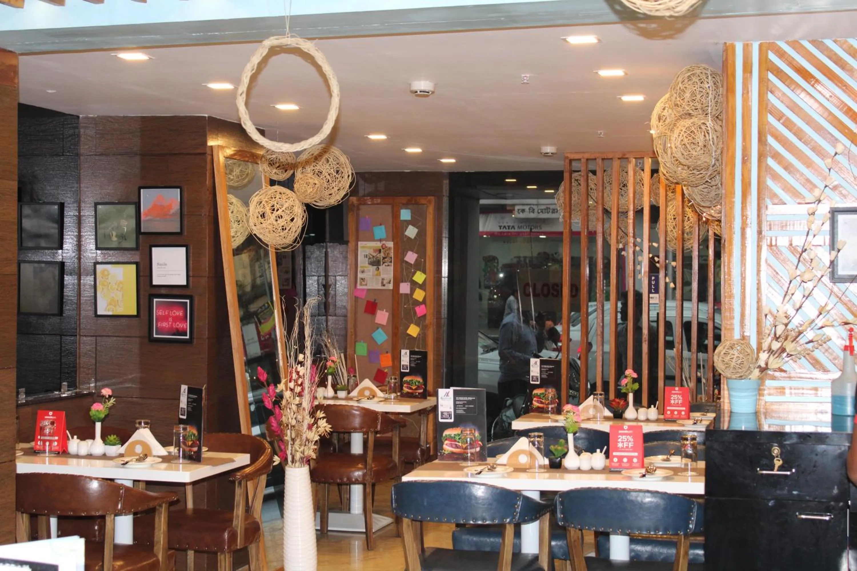 Restaurant/places to eat in The Avenue Hotel Ballygunge