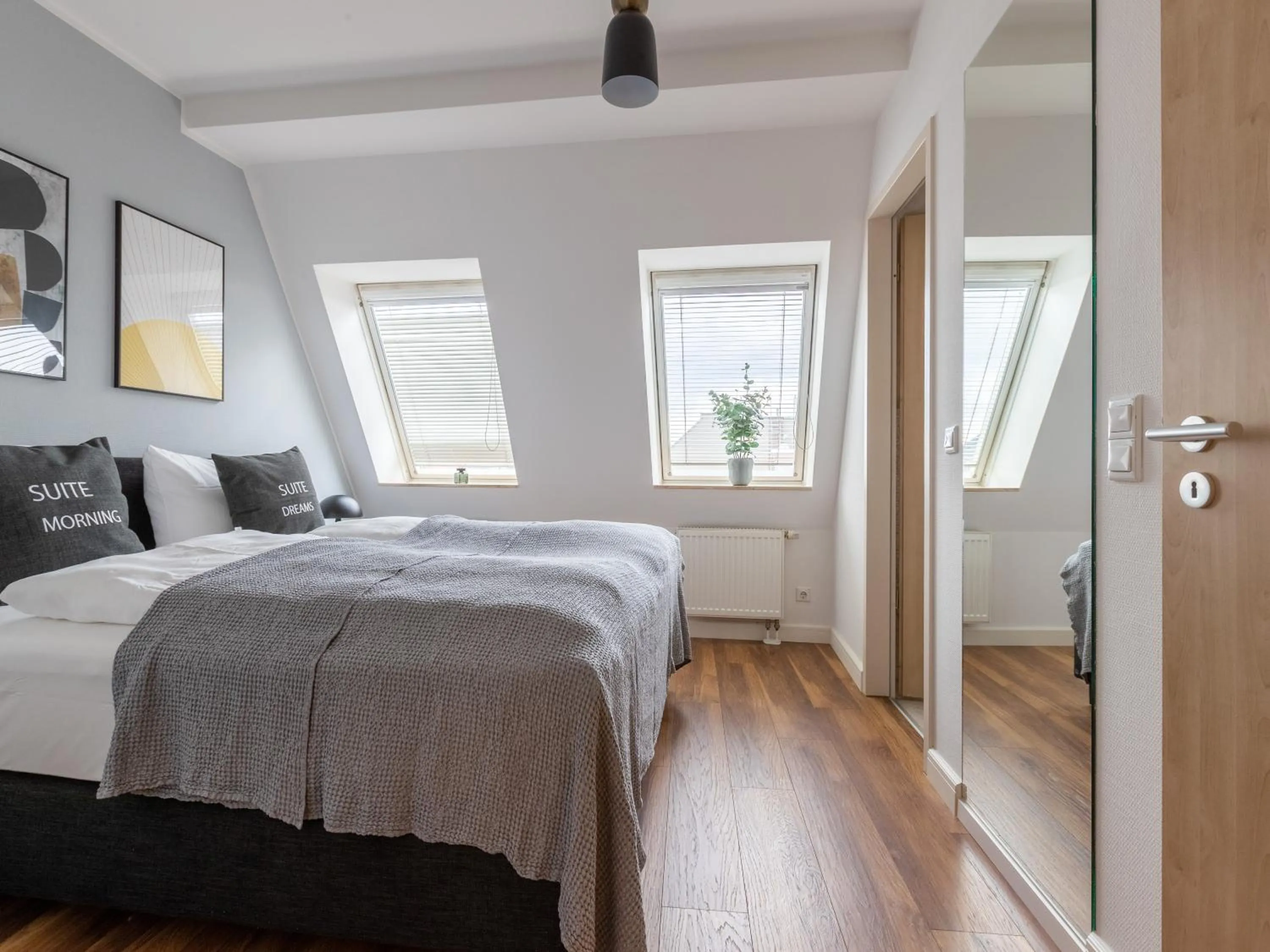 Bed in Flower's Berlin by Limehome - Digital Access