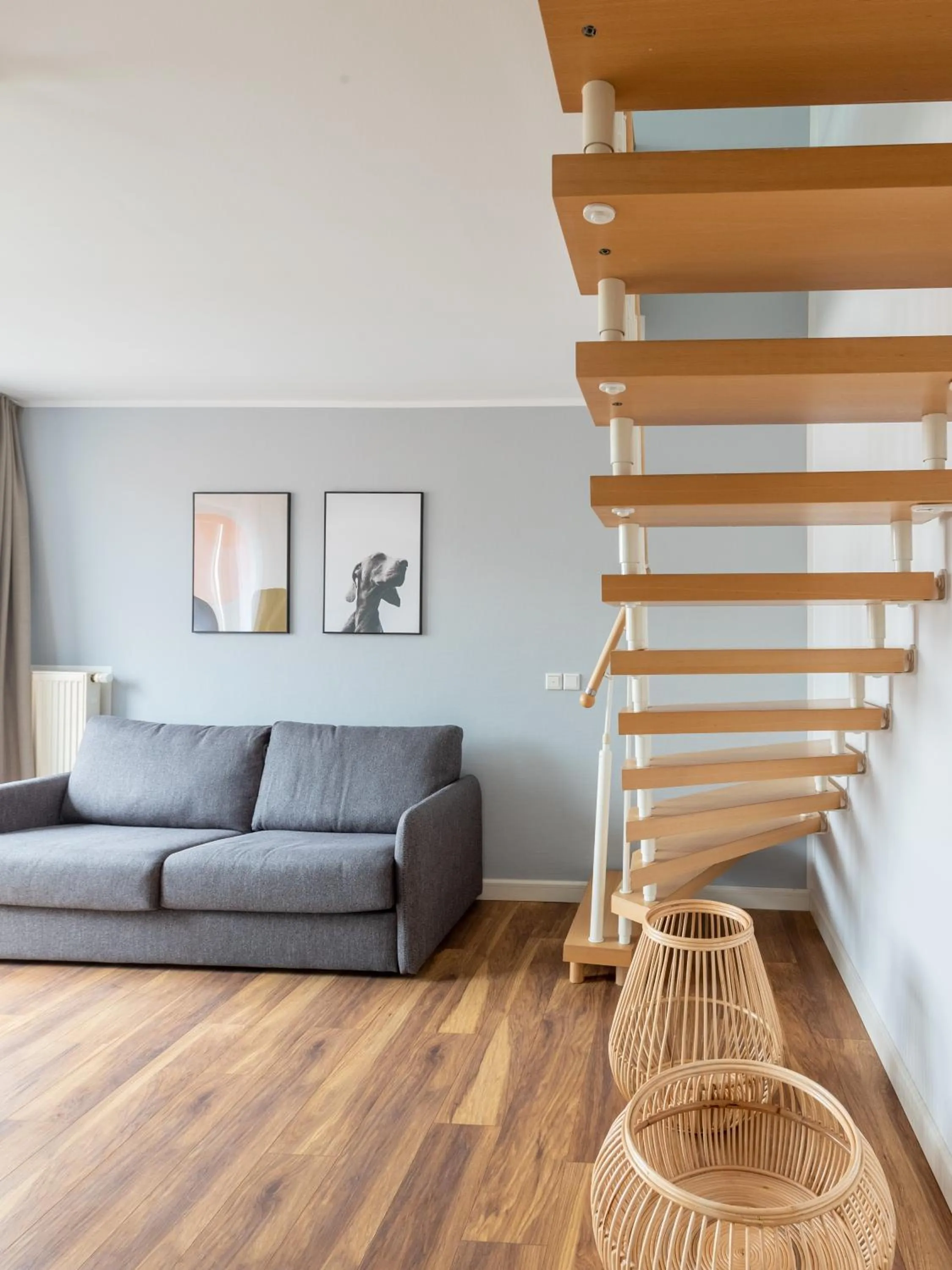 Living room in Flower's Berlin by Limehome - Digital Access