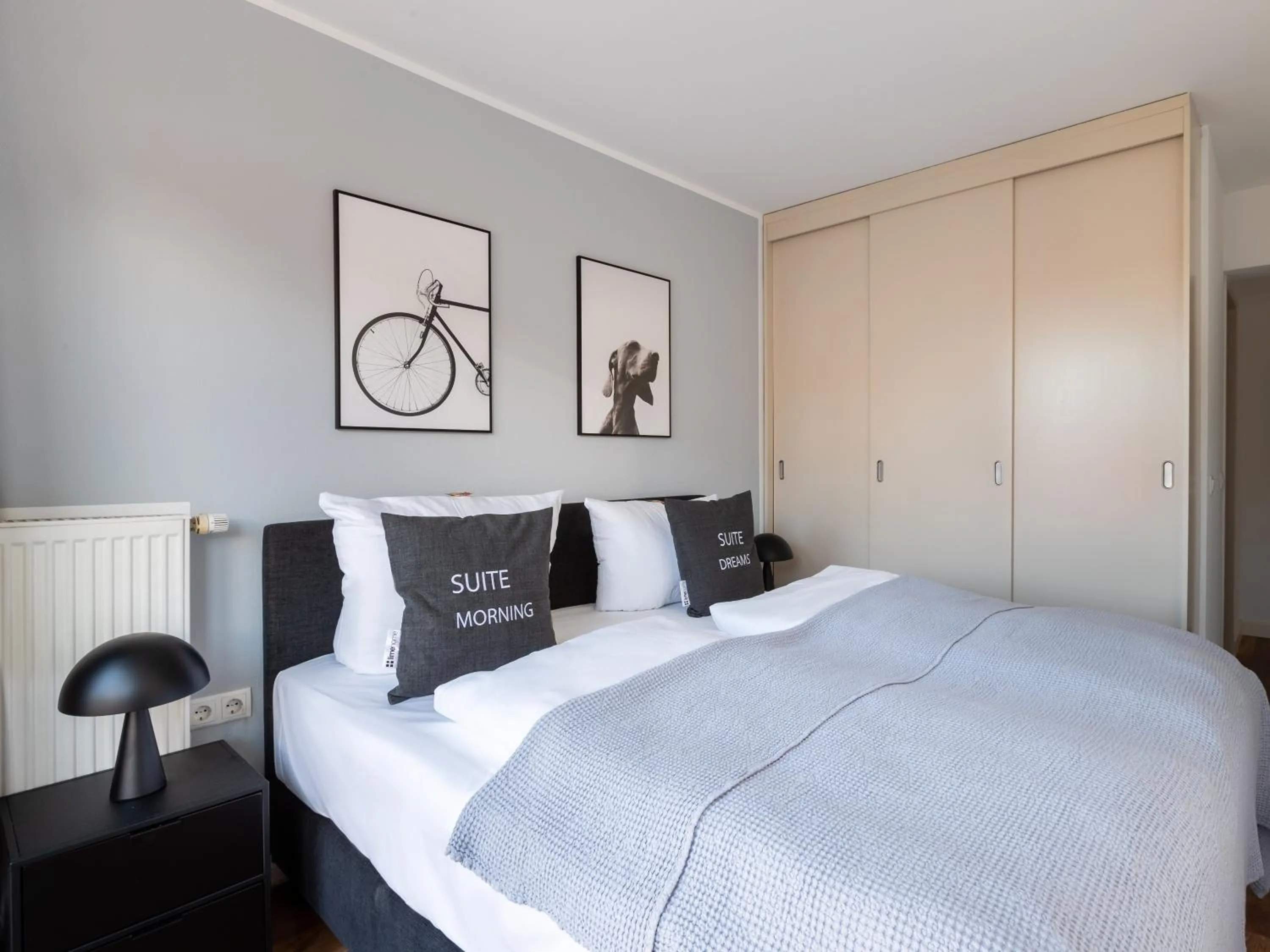 Bed in Flower's Berlin by Limehome - Digital Access