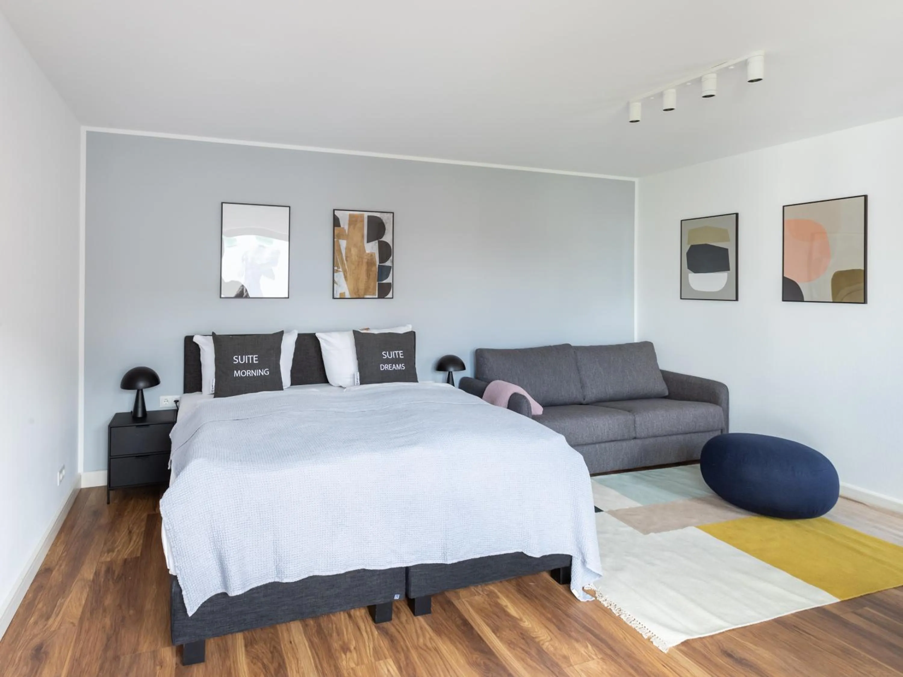 Bed in Flower's Berlin by Limehome - Digital Access