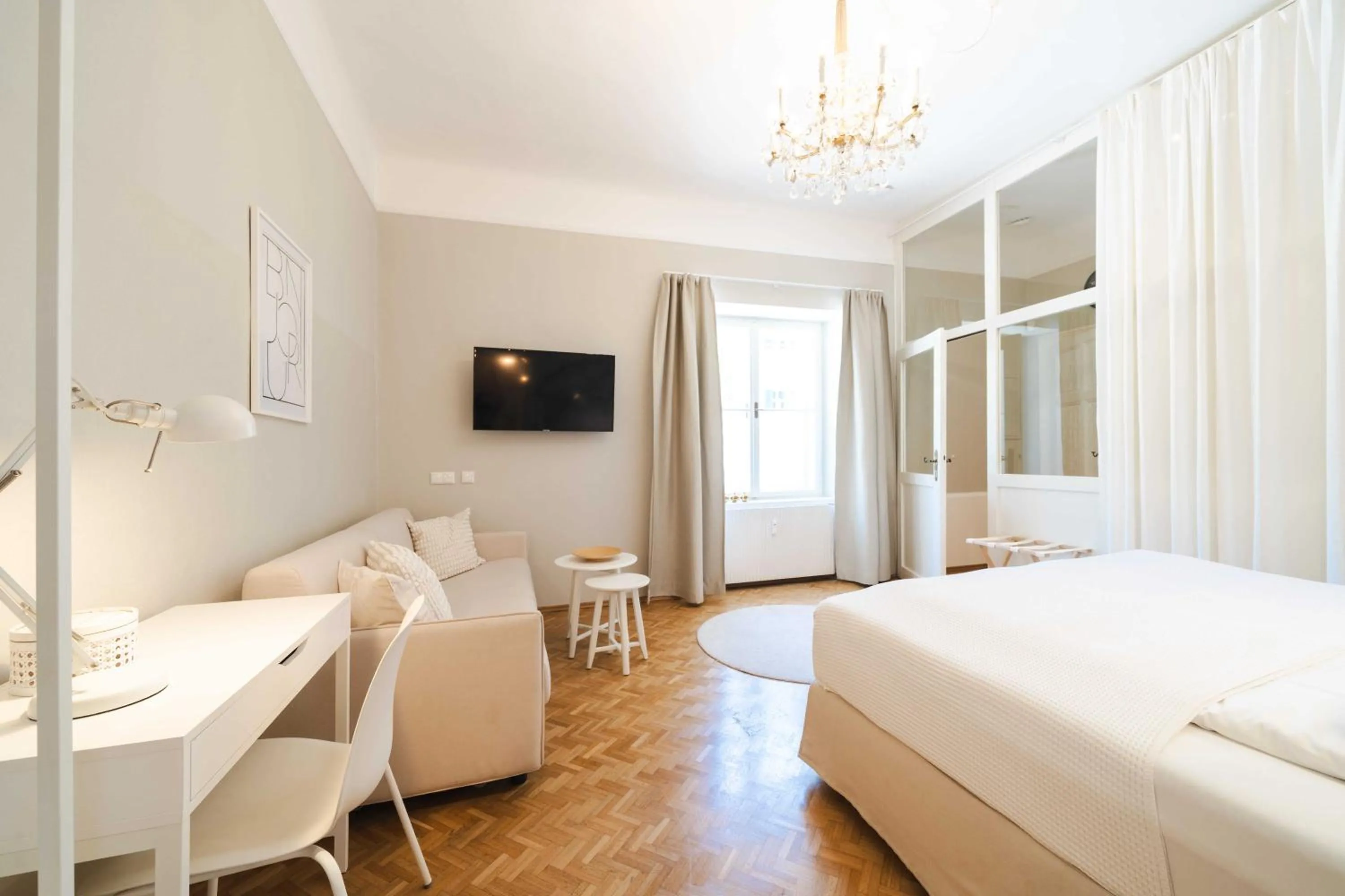 White Flat by GrazRentals Architect Designed & Stylish & Free Parking