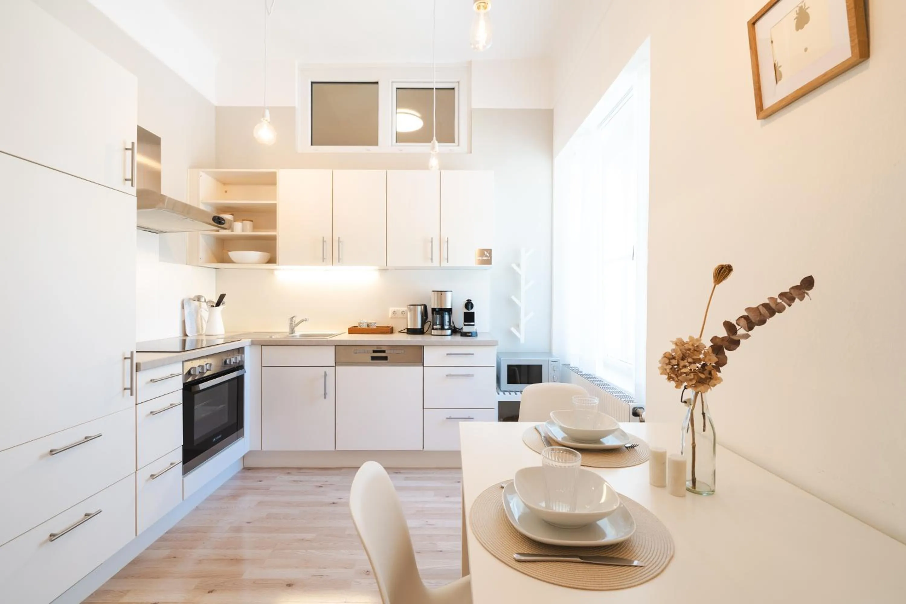 White Flat by GrazRentals Architect Designed & Stylish & Free Parking