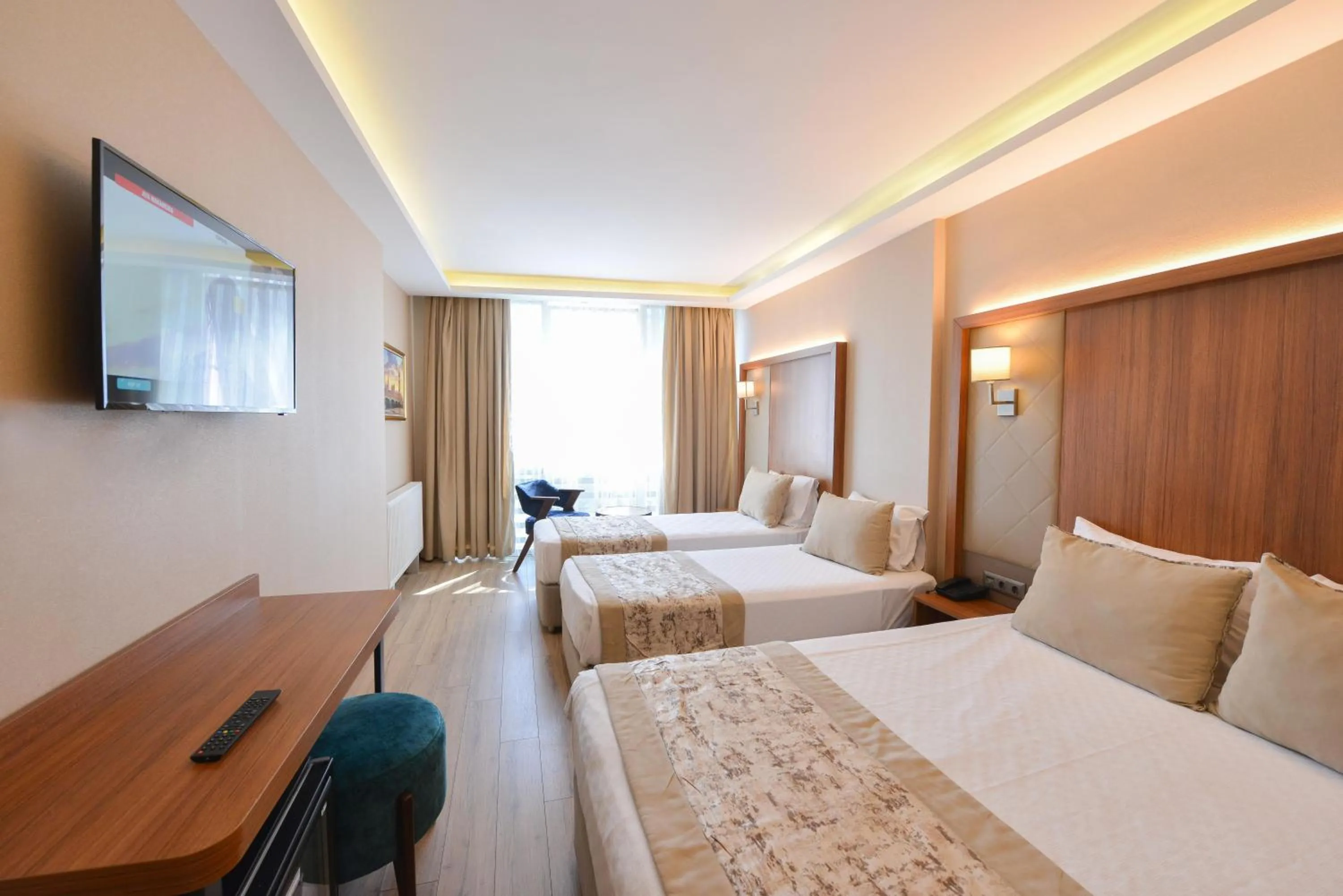Communal lounge/ TV room, Bed in İstport Hotels
